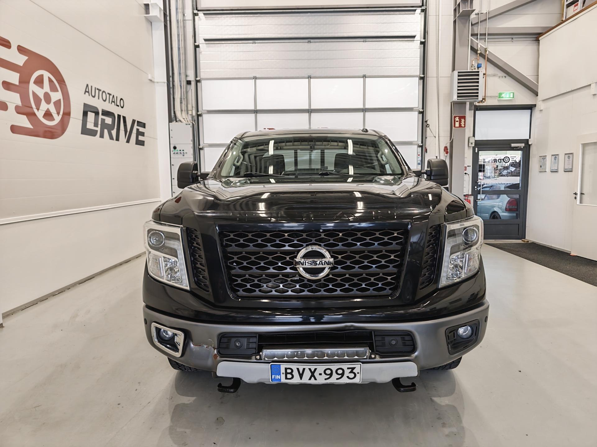 NISSAN Titan 2017