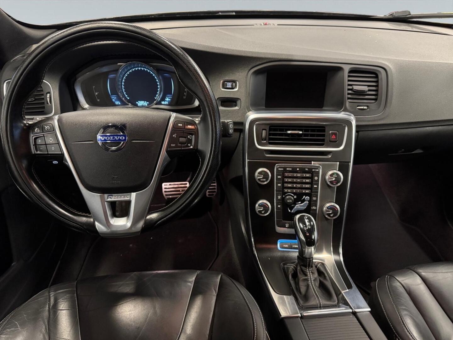 VOLVO V60 2015