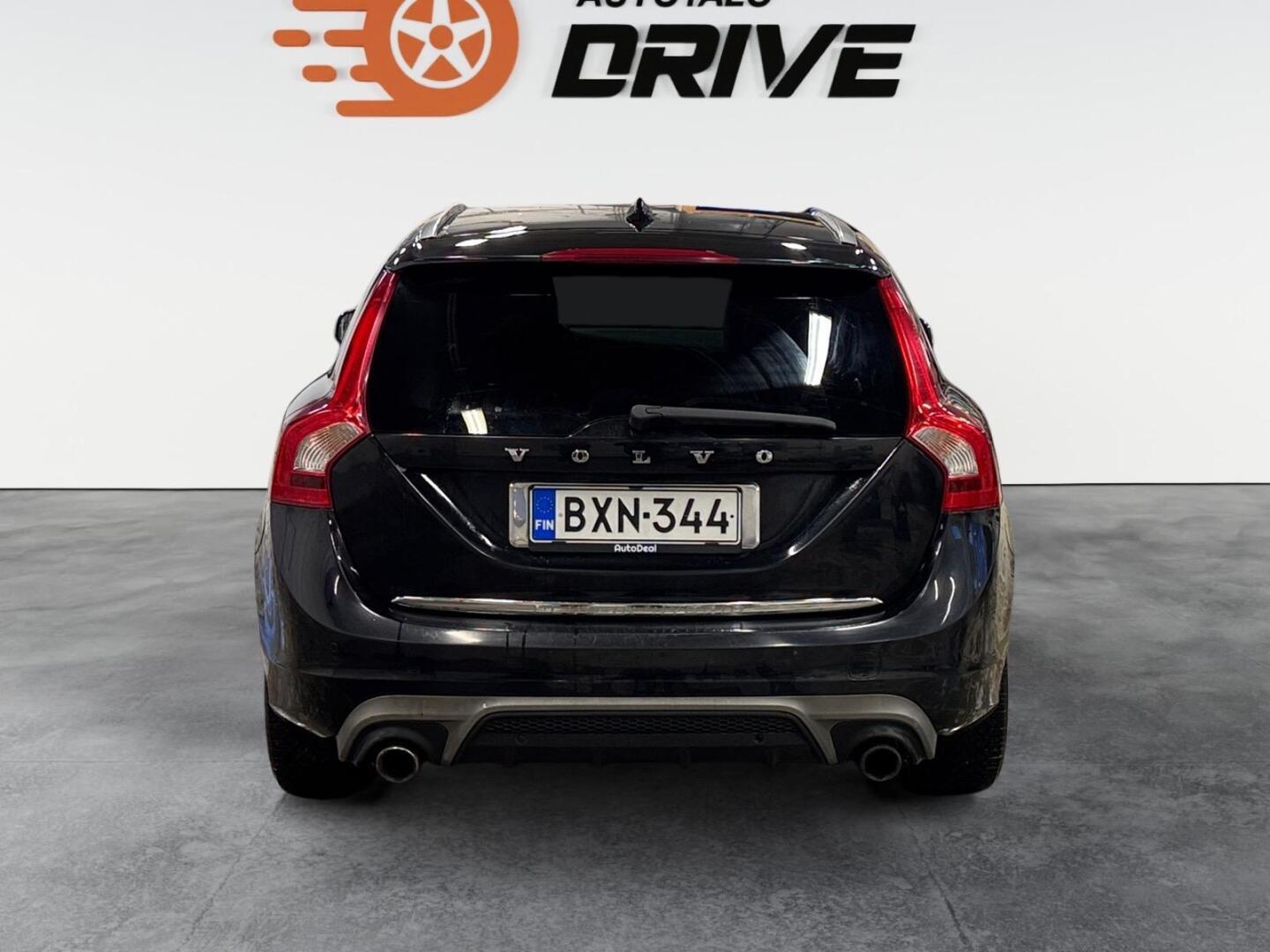 VOLVO V60 2015