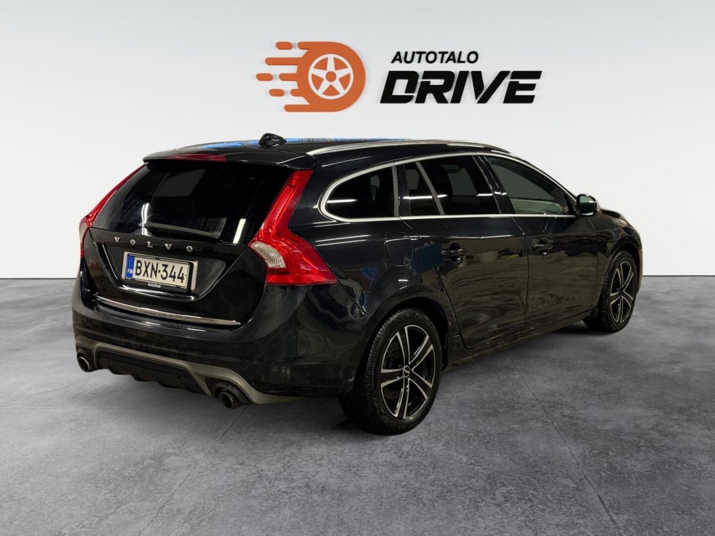 VOLVO V60 2015