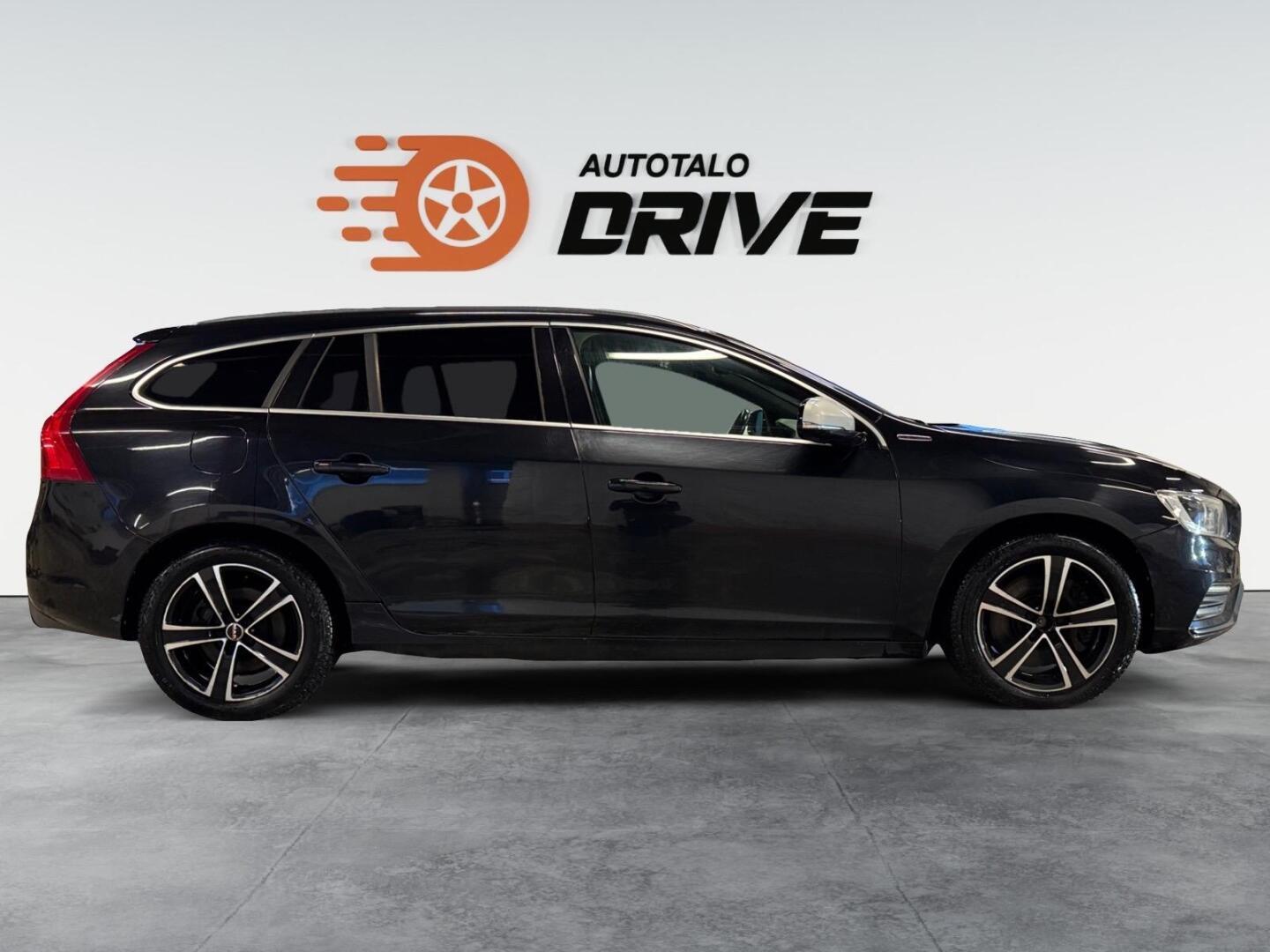 VOLVO V60 2015