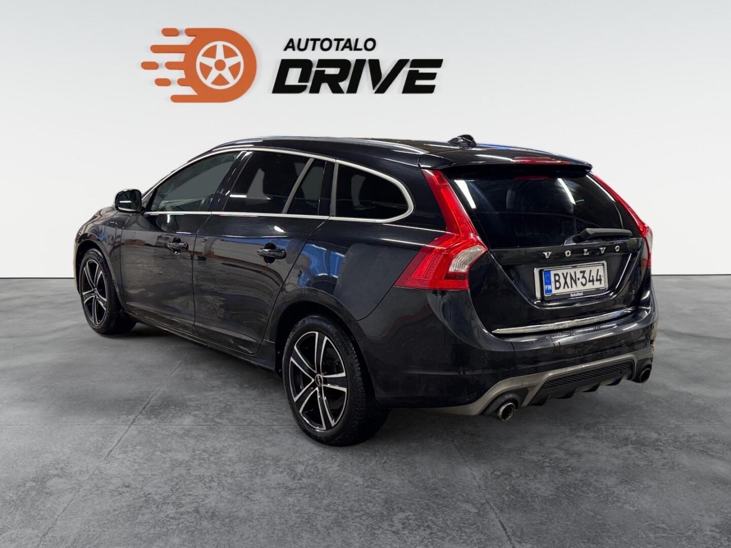 VOLVO V60 2015