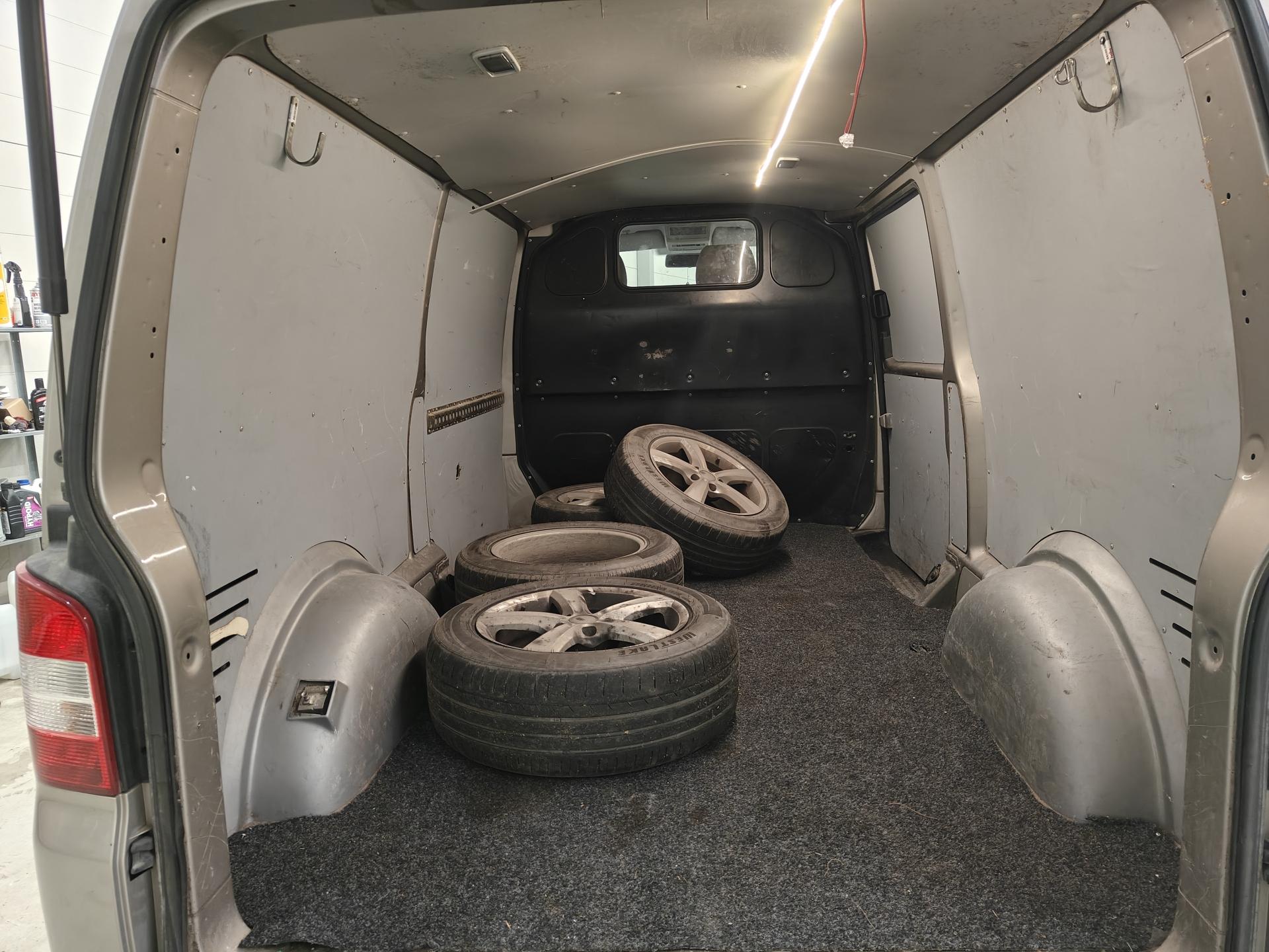 VOLKSWAGEN Transporter 2011