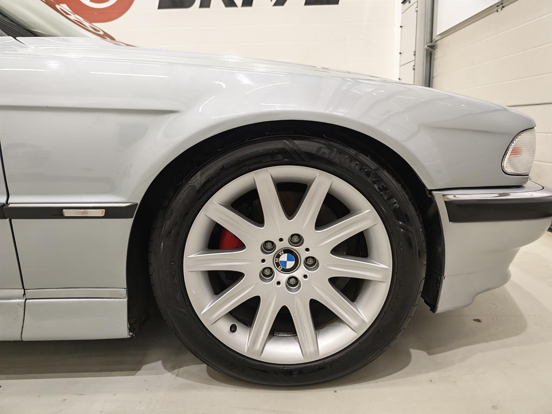 BMW 750 1995