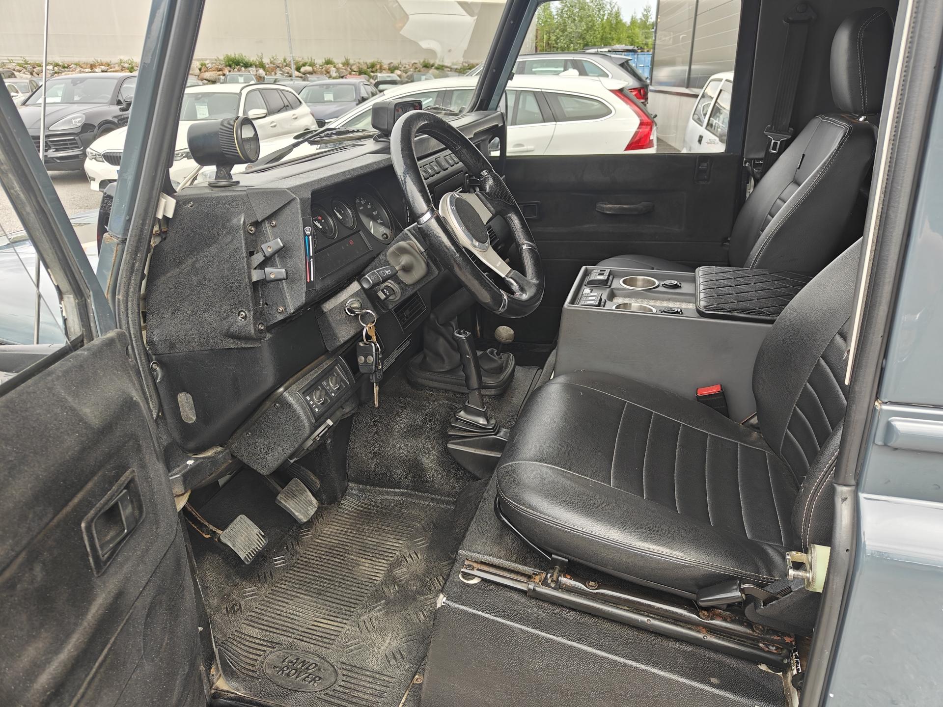 LAND ROVER Defender 2003