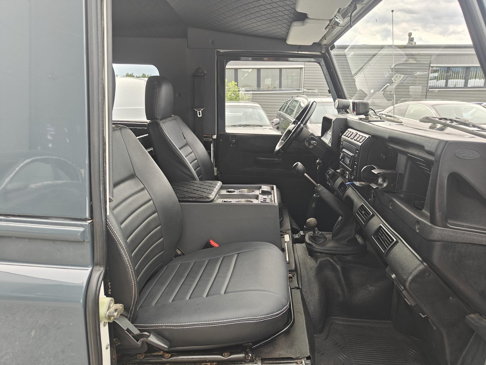 LAND ROVER Defender 2003