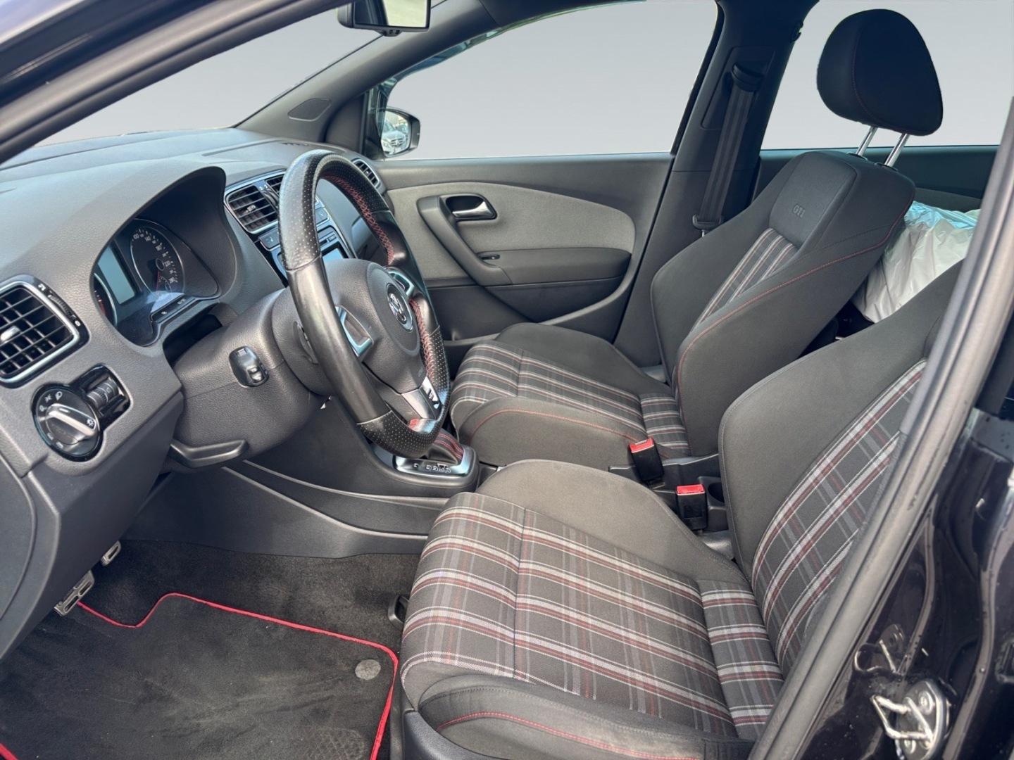 VOLKSWAGEN Polo 2011