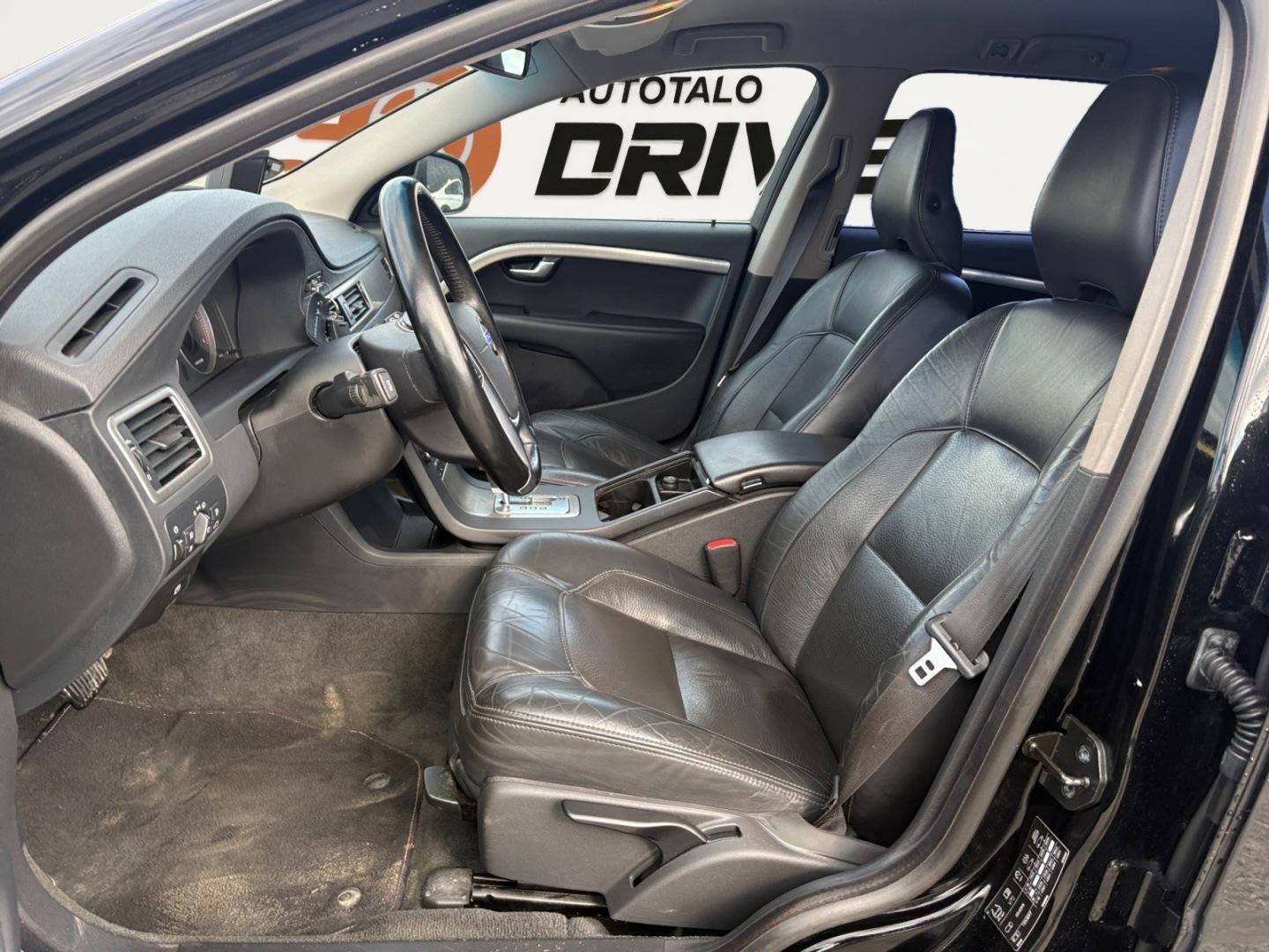 VOLVO V70 2010