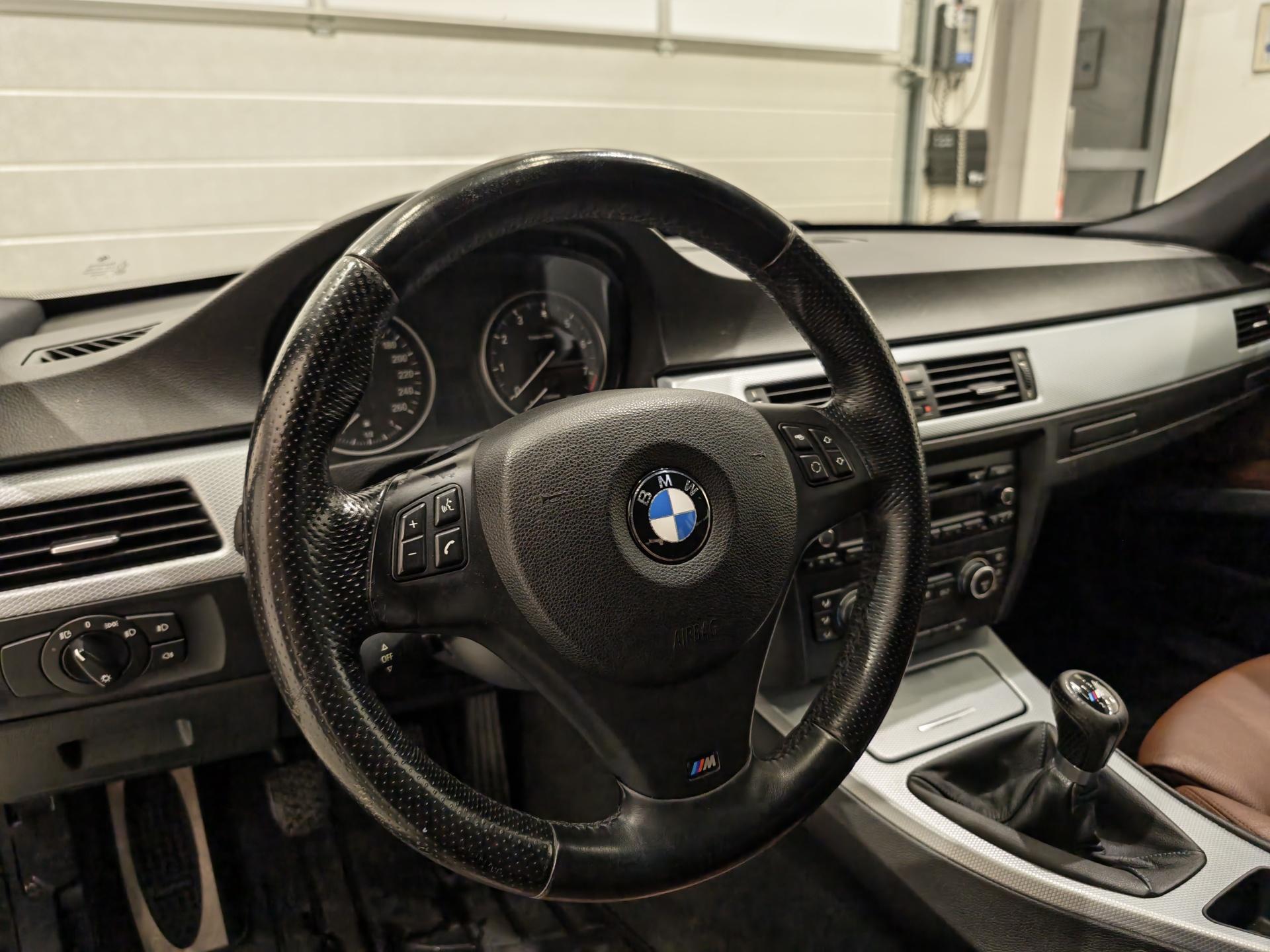 BMW 330 2008