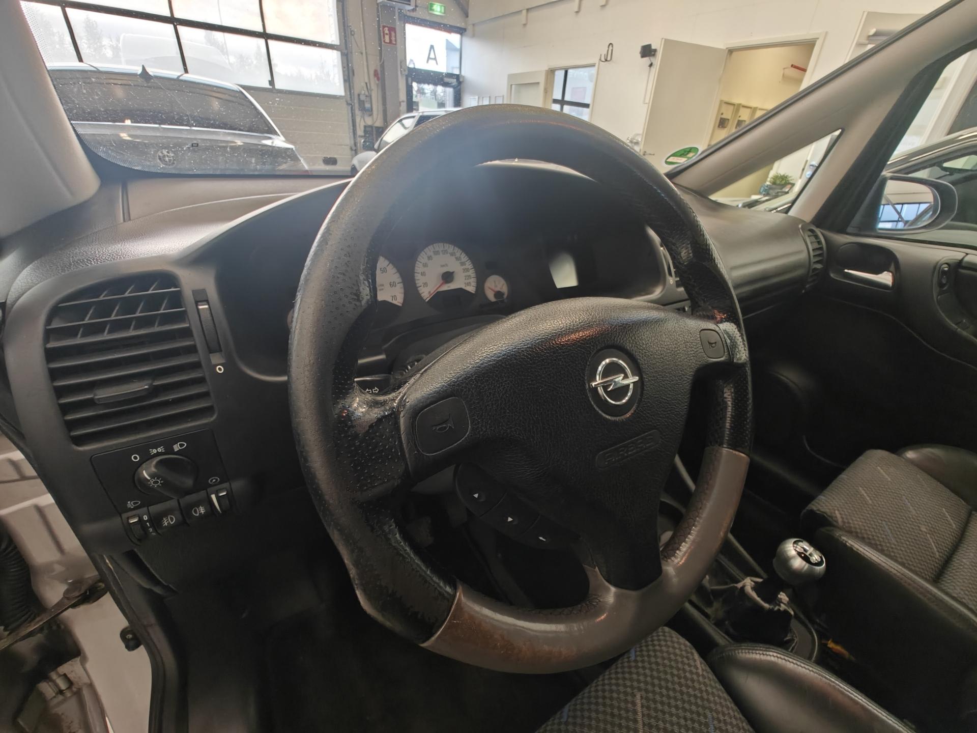 OPEL Zafira 2004