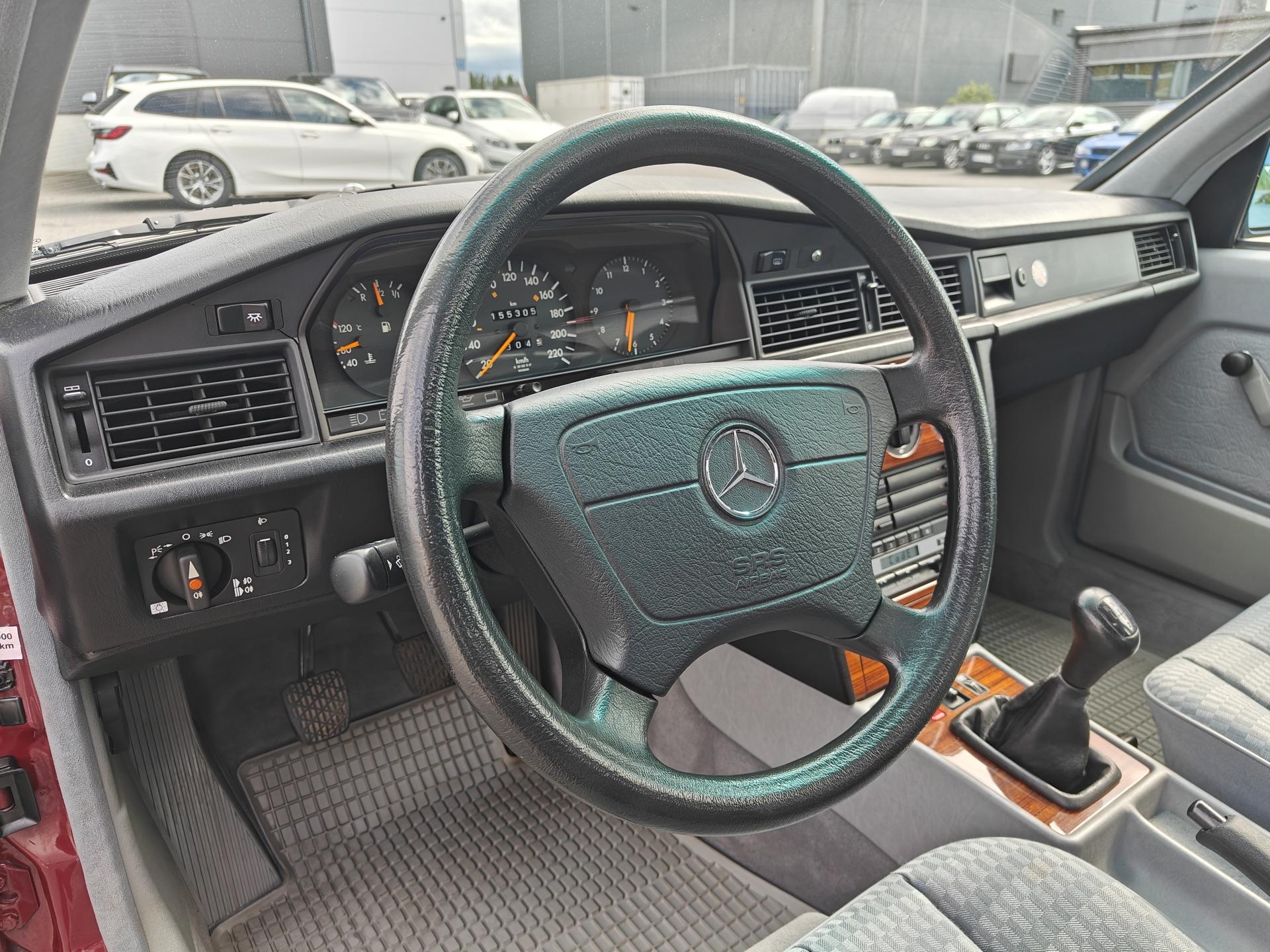 MERCEDES-BENZ 190 1992