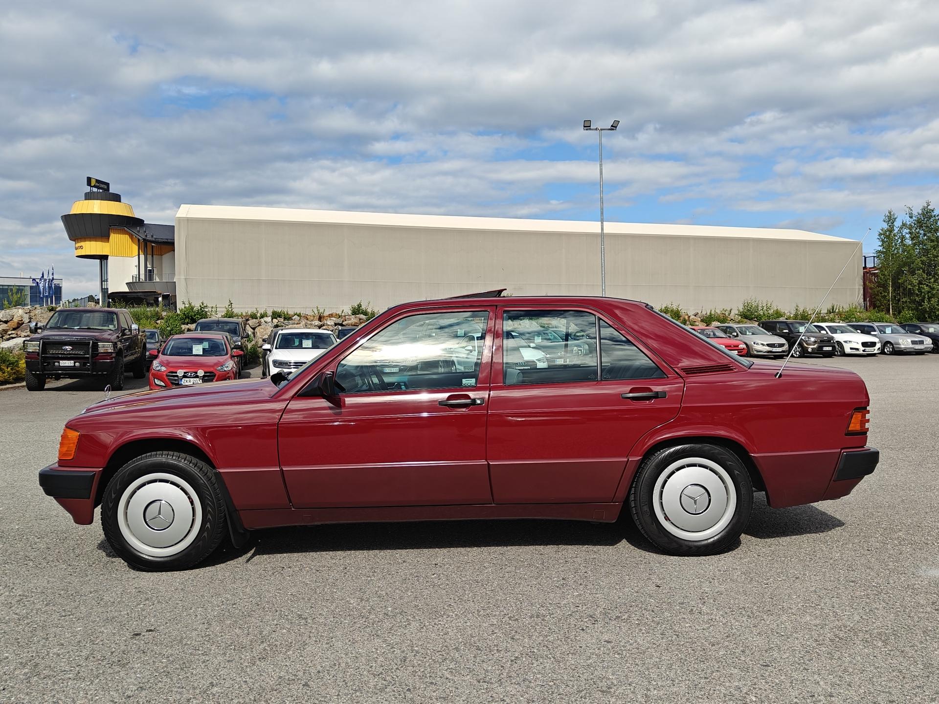 MERCEDES-BENZ 190 1992