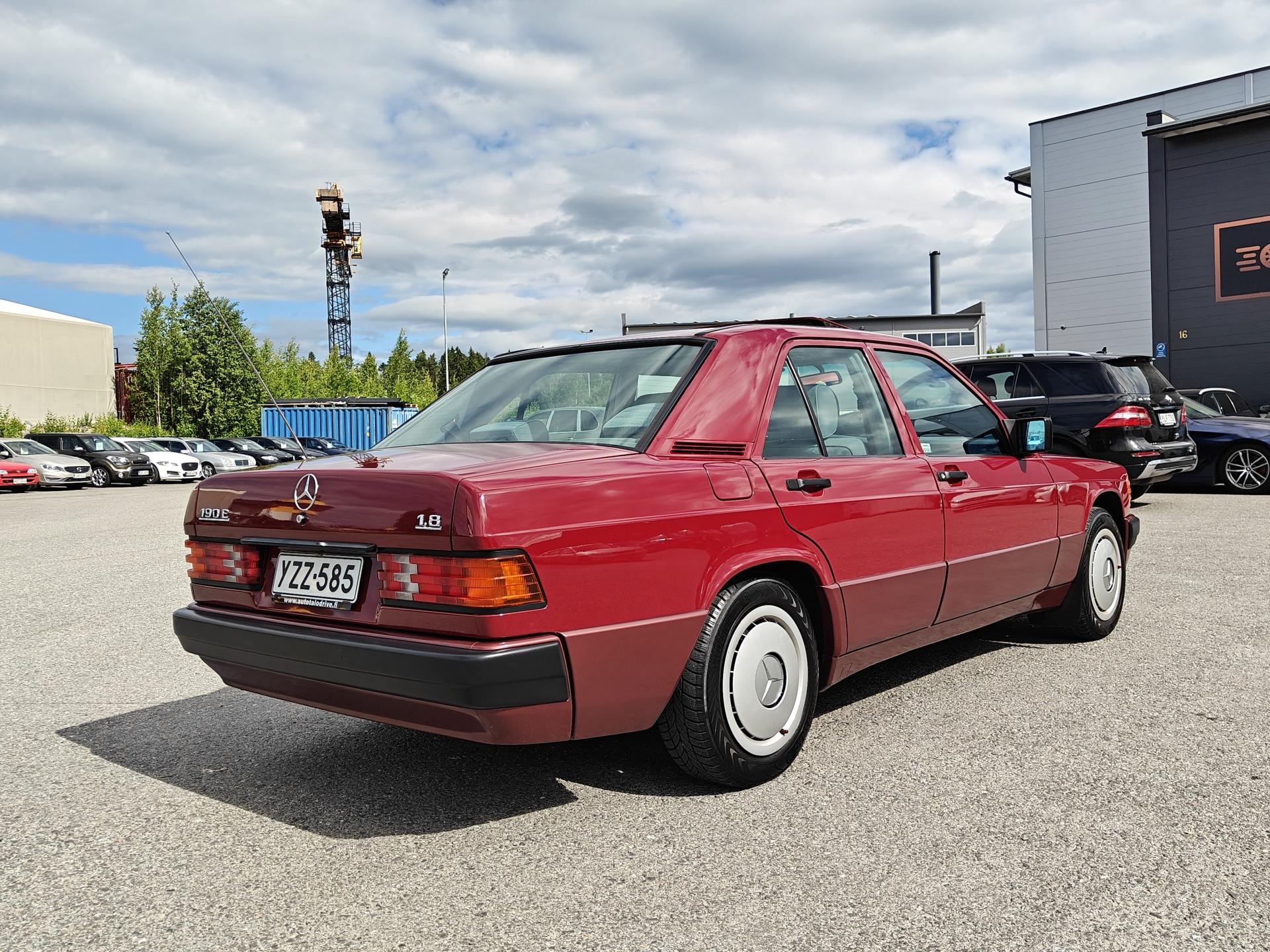 MERCEDES-BENZ 190 1992