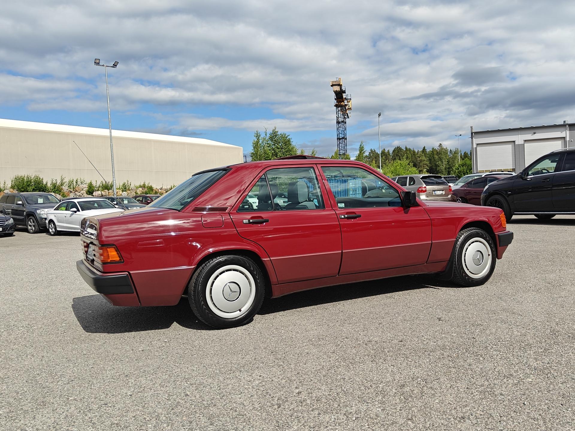 MERCEDES-BENZ 190 1992