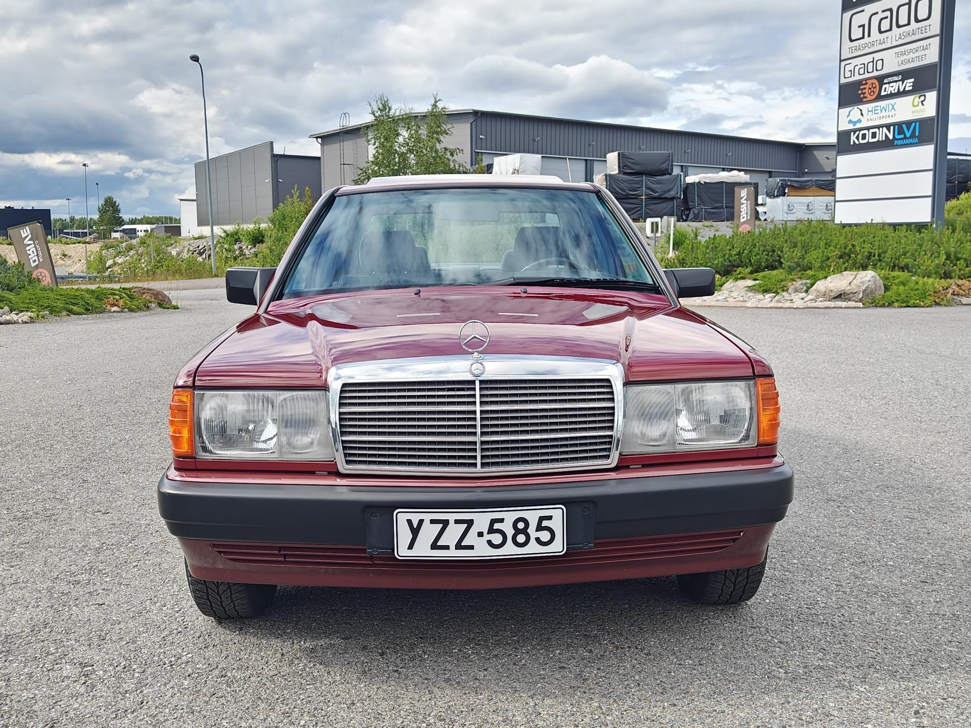 MERCEDES-BENZ 190 1992