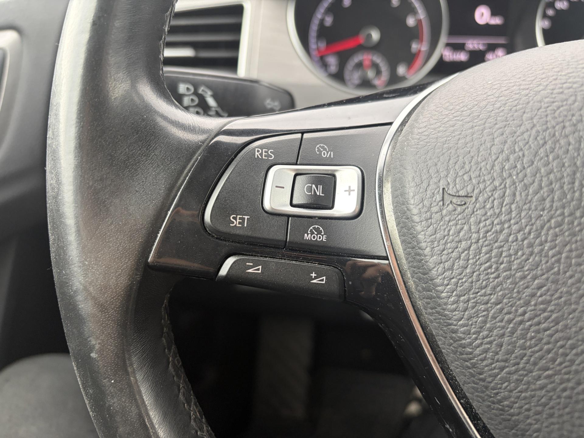 VOLKSWAGEN Golf Sportsvan 2016