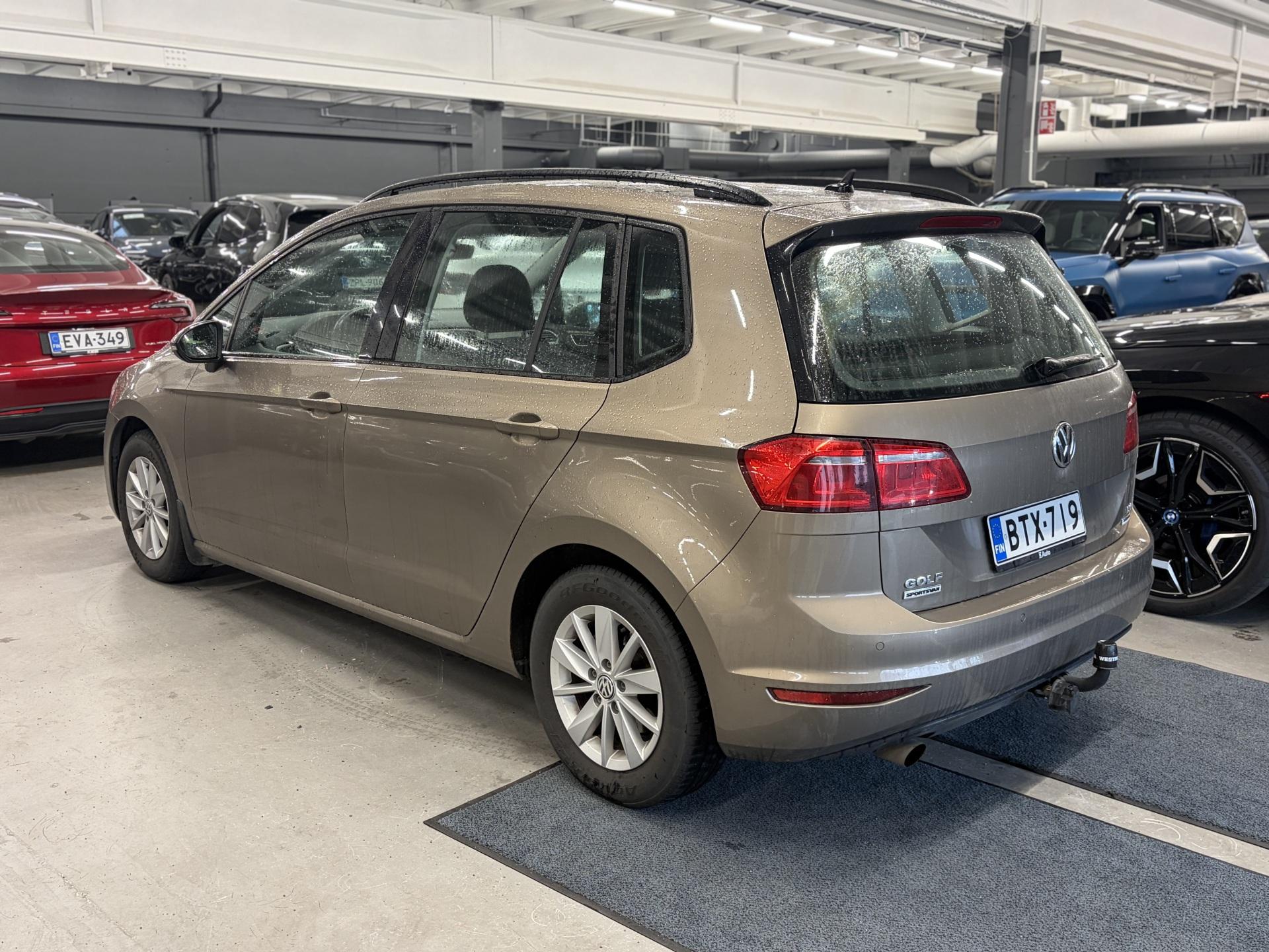 VOLKSWAGEN Golf Sportsvan 2016