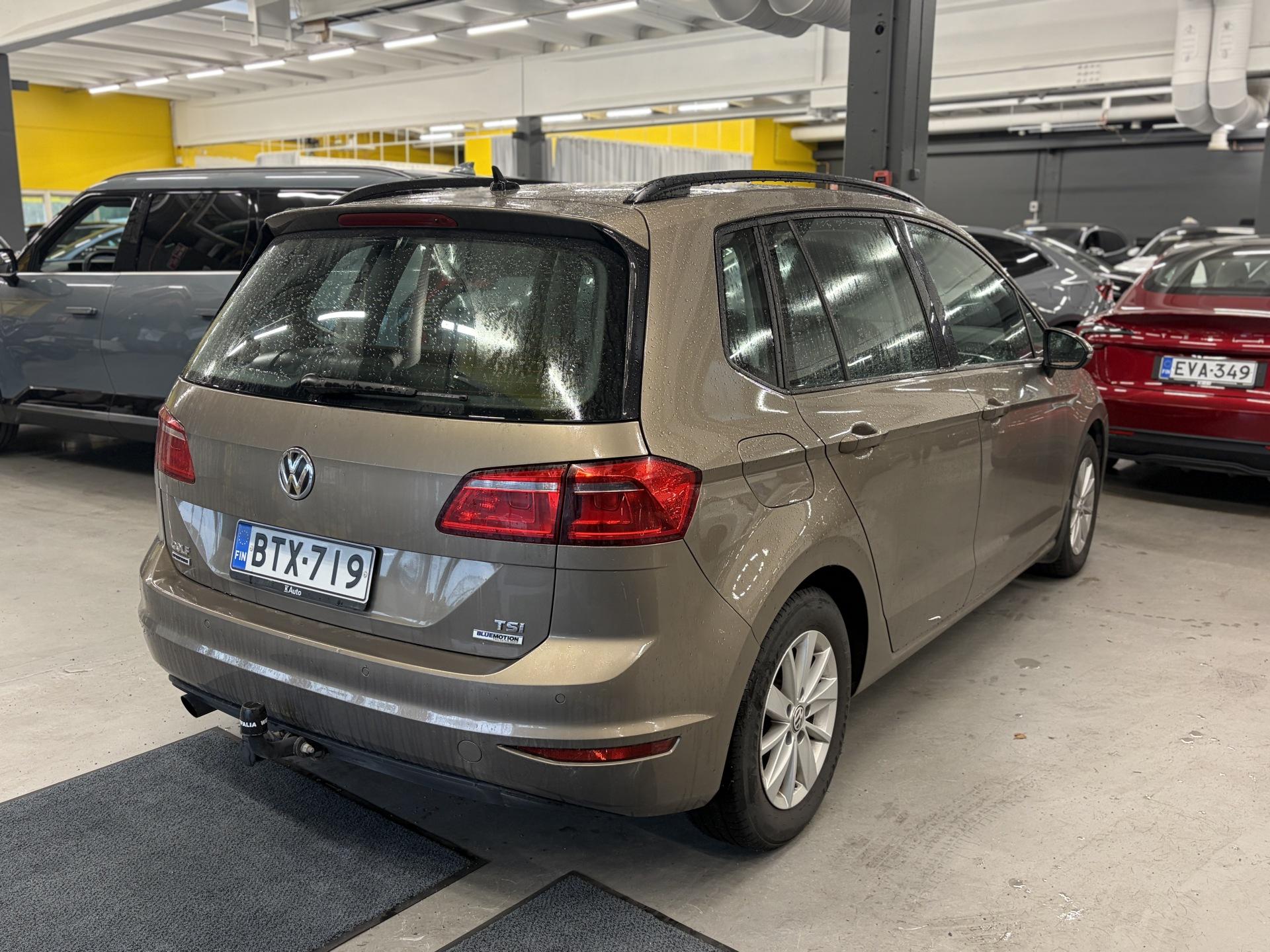 VOLKSWAGEN Golf Sportsvan 2016