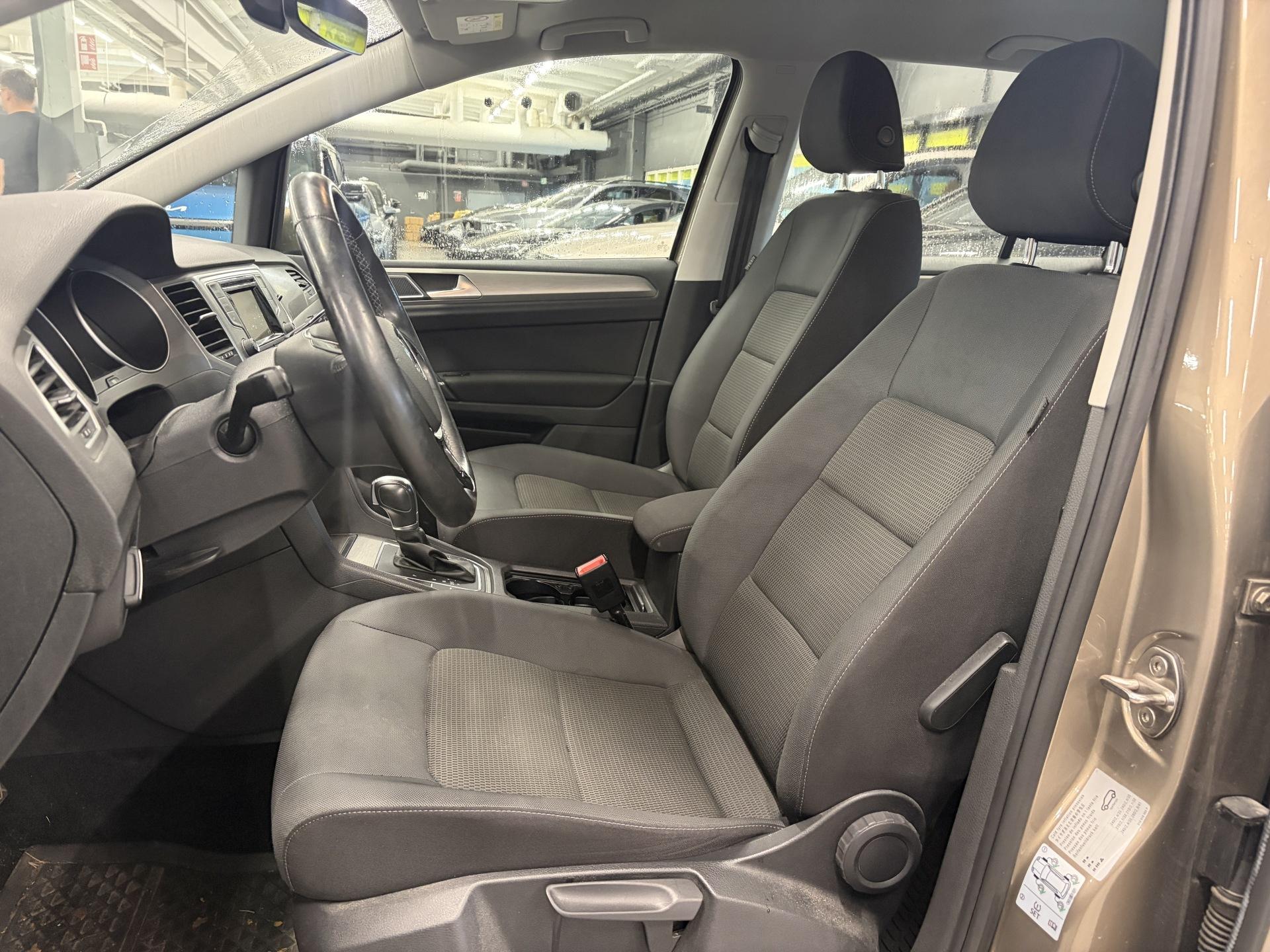 VOLKSWAGEN Golf Sportsvan 2016