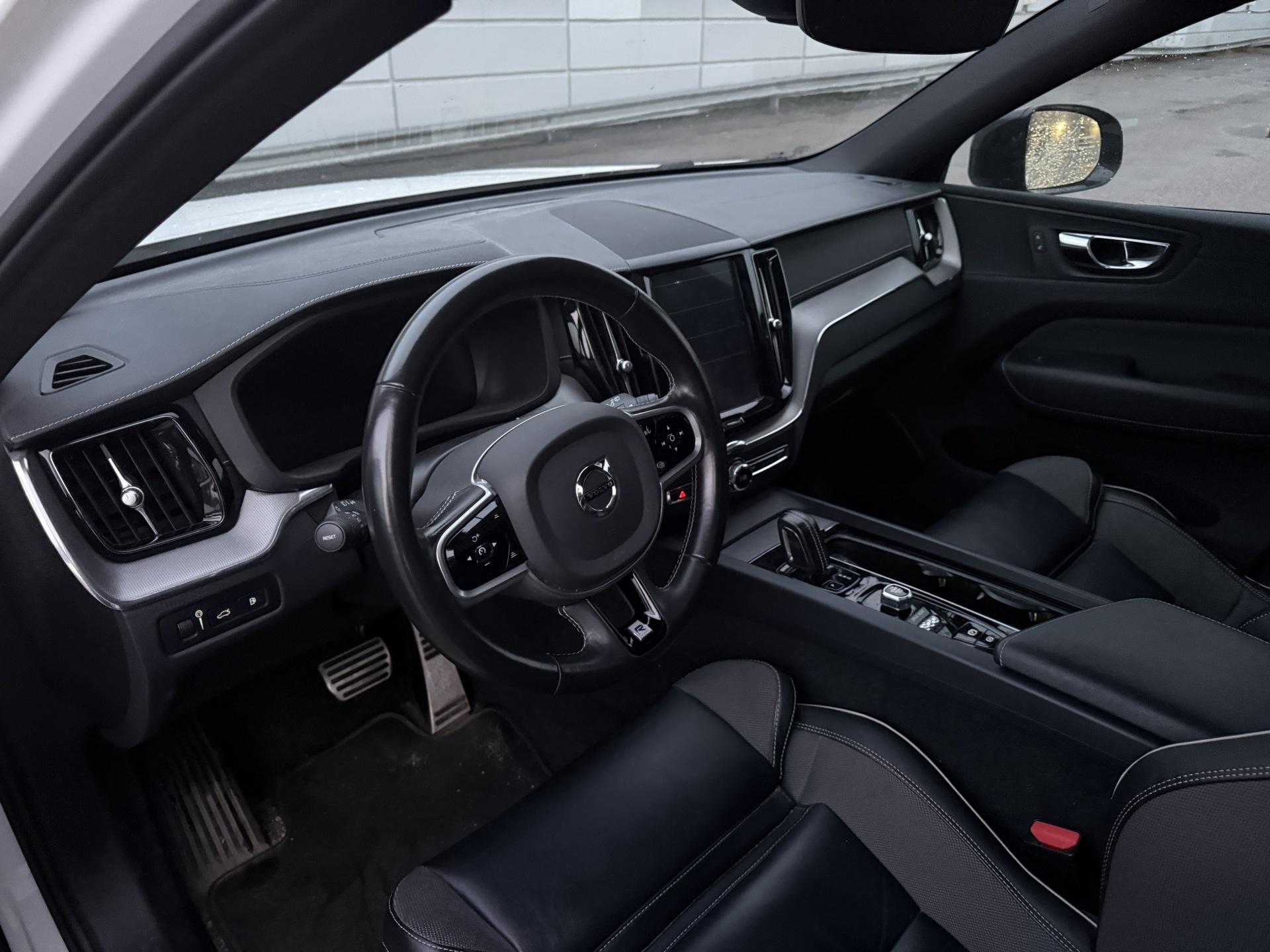 VOLVO XC60 2020
