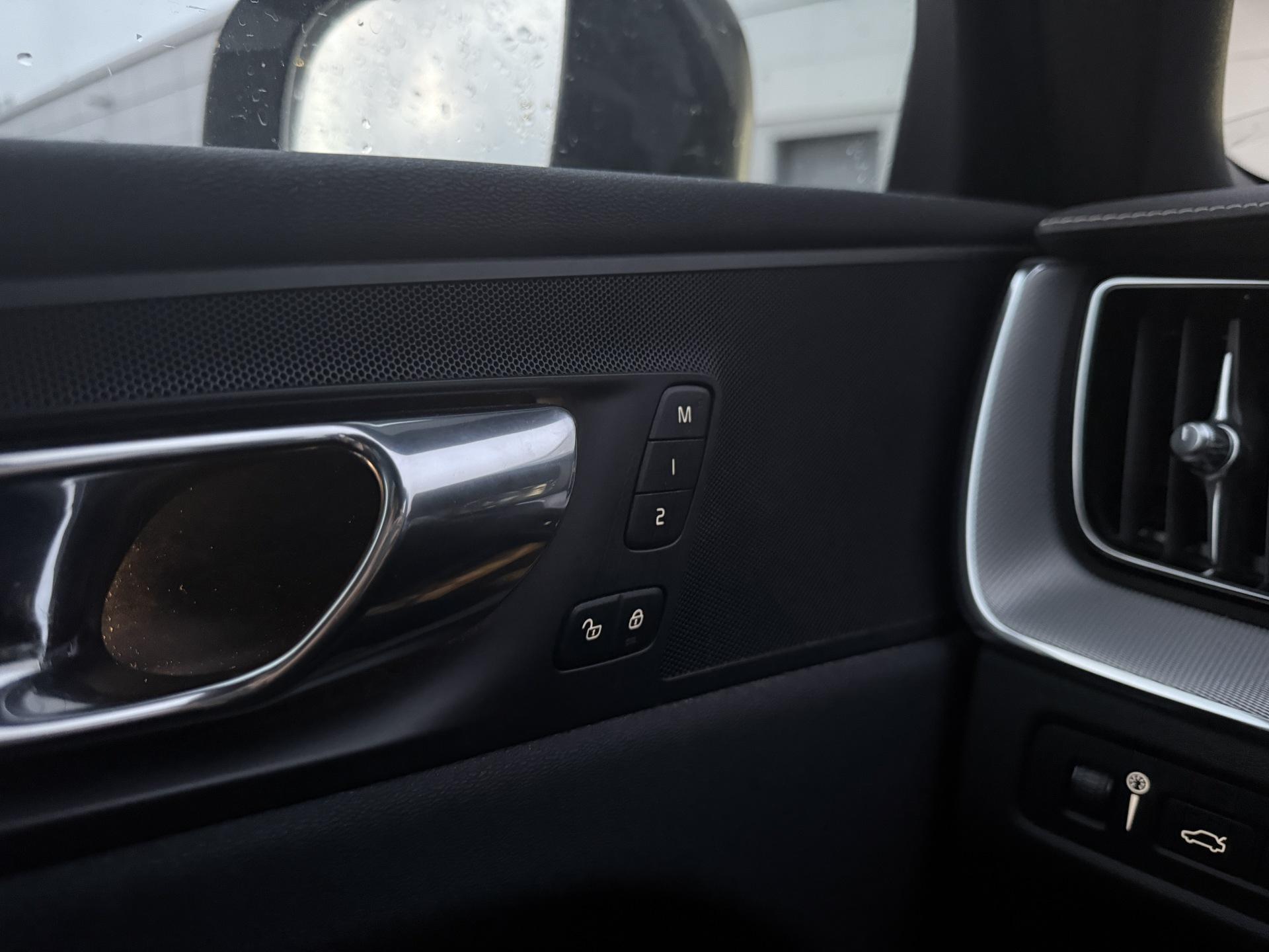 VOLVO XC60 2020