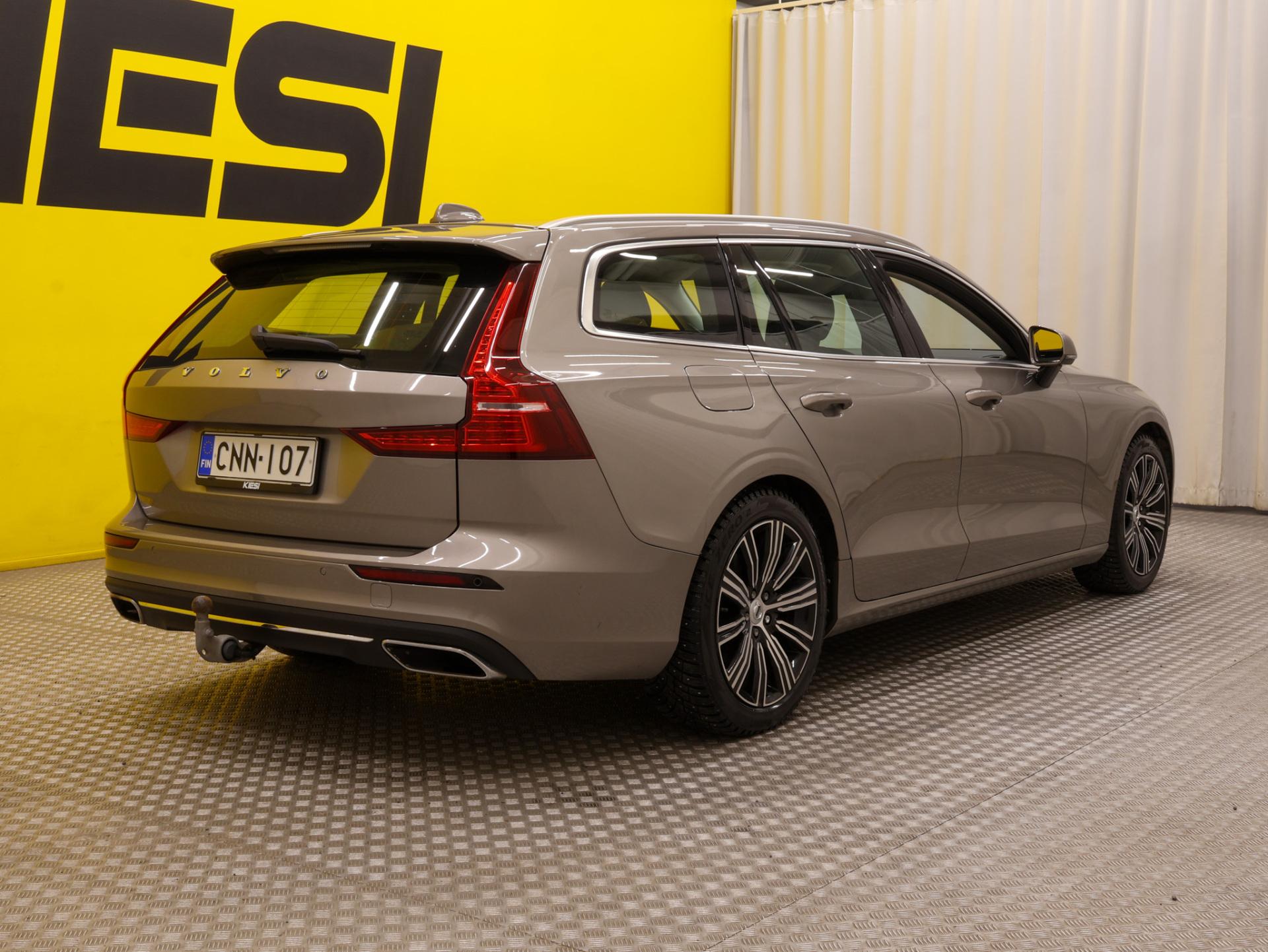 VOLVO V60 2020