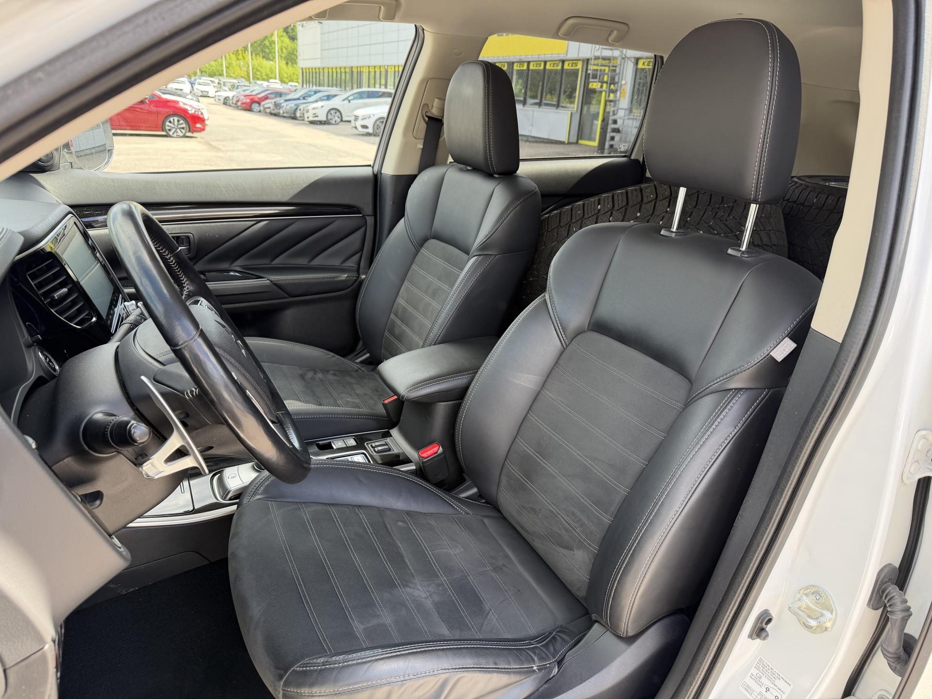 MITSUBISHI Outlander PHEV 2020