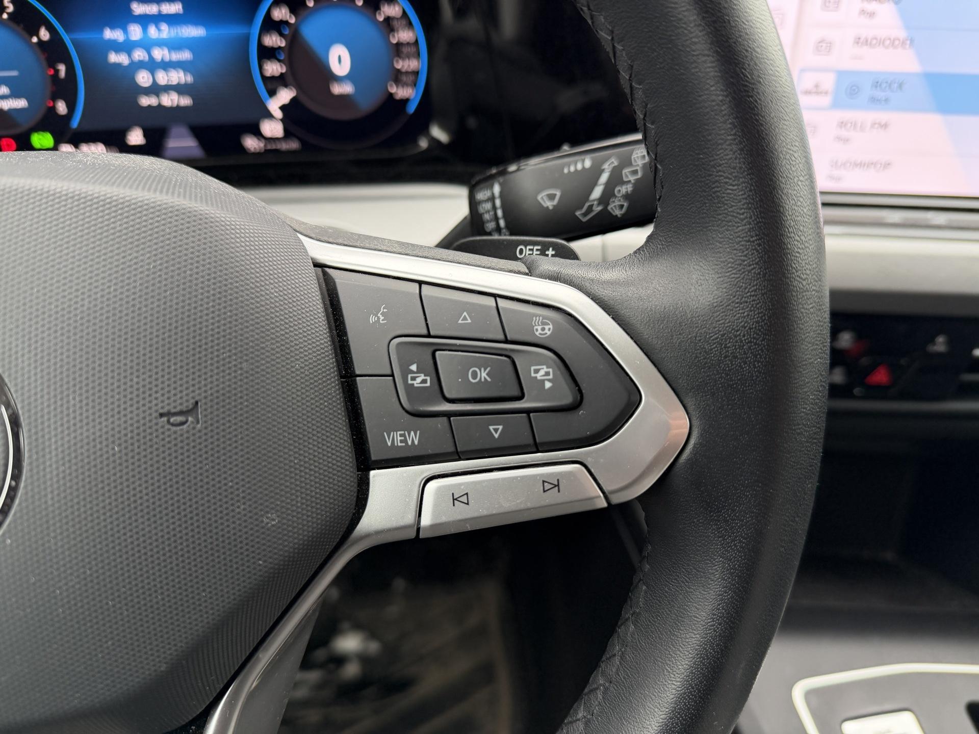 VOLKSWAGEN Golf 2023