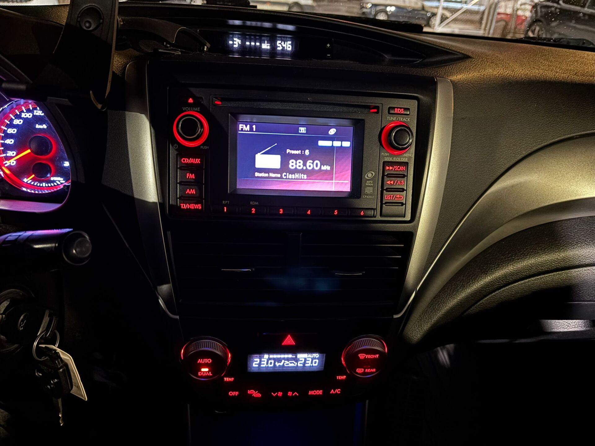 SUBARU Forester 2011