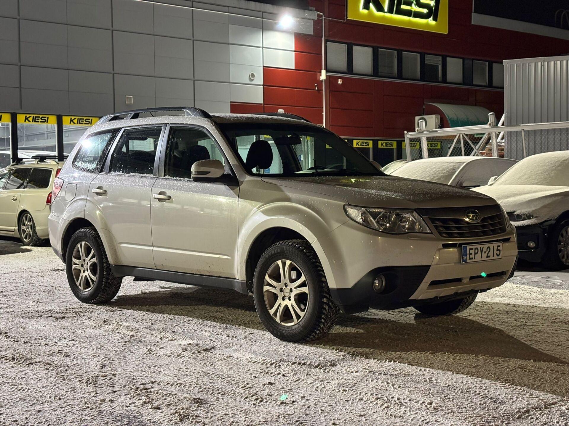 SUBARU Forester 2011