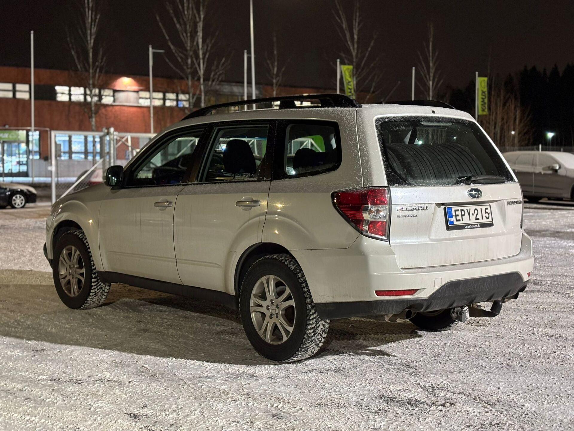 SUBARU Forester 2011