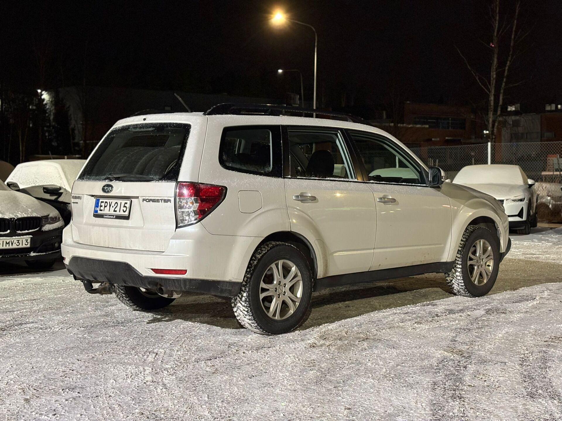 SUBARU Forester 2011