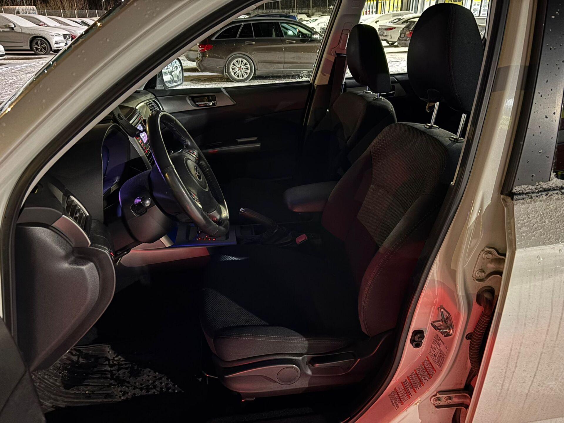 SUBARU Forester 2011