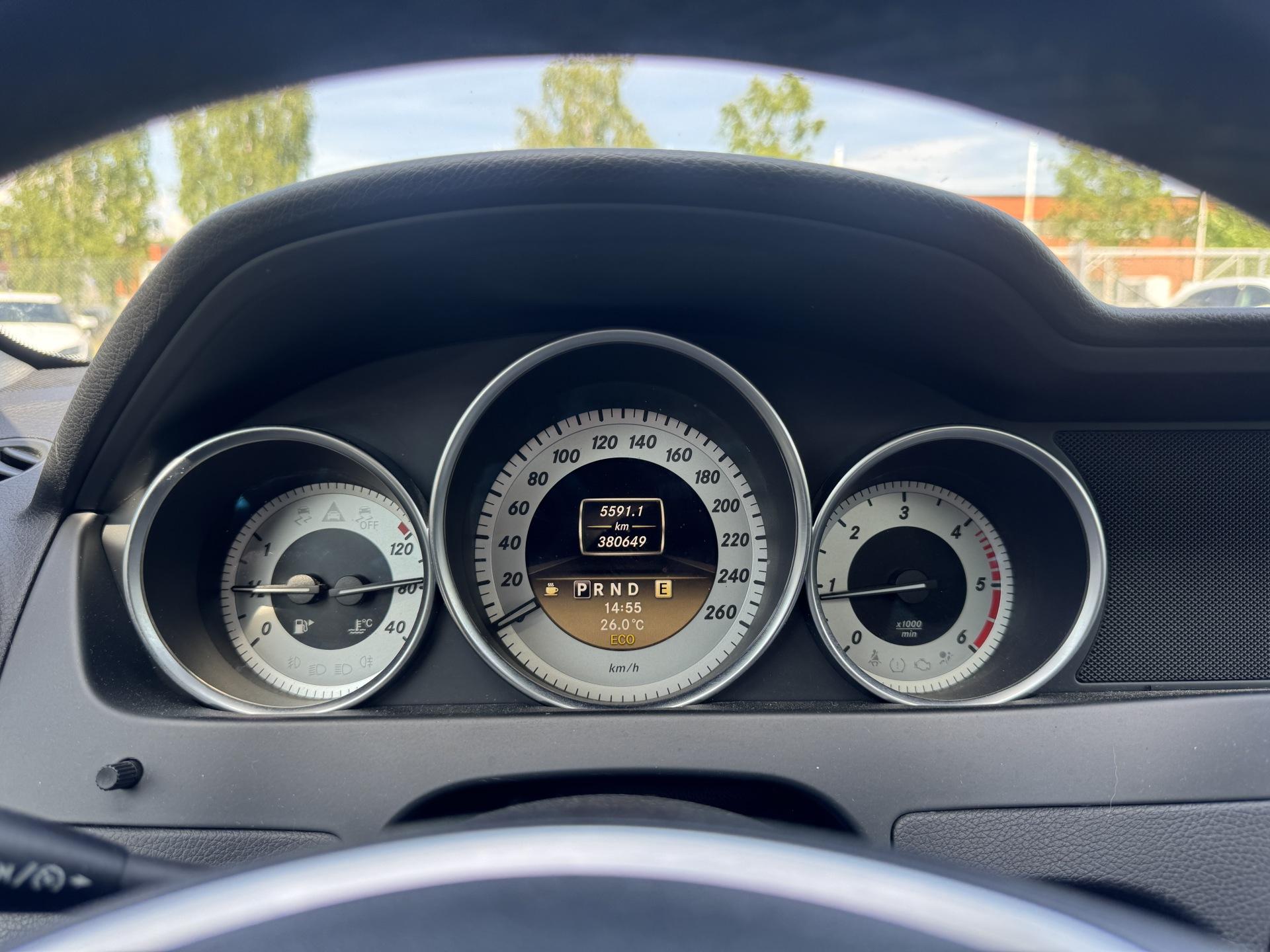 MERCEDES-BENZ C 2012