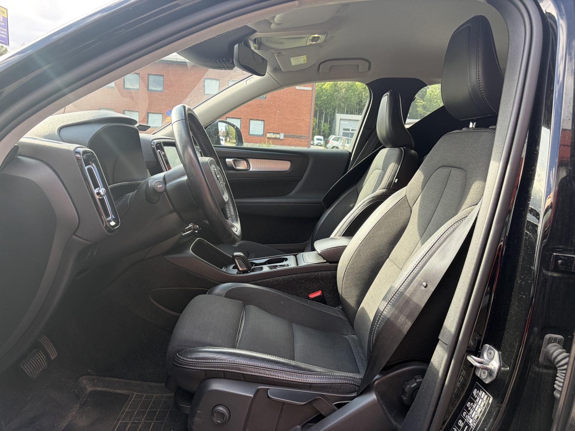 VOLVO XC40 2020