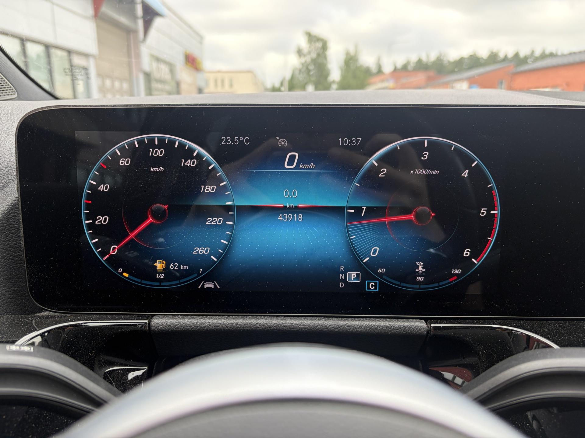 MERCEDES-BENZ GLA 2021