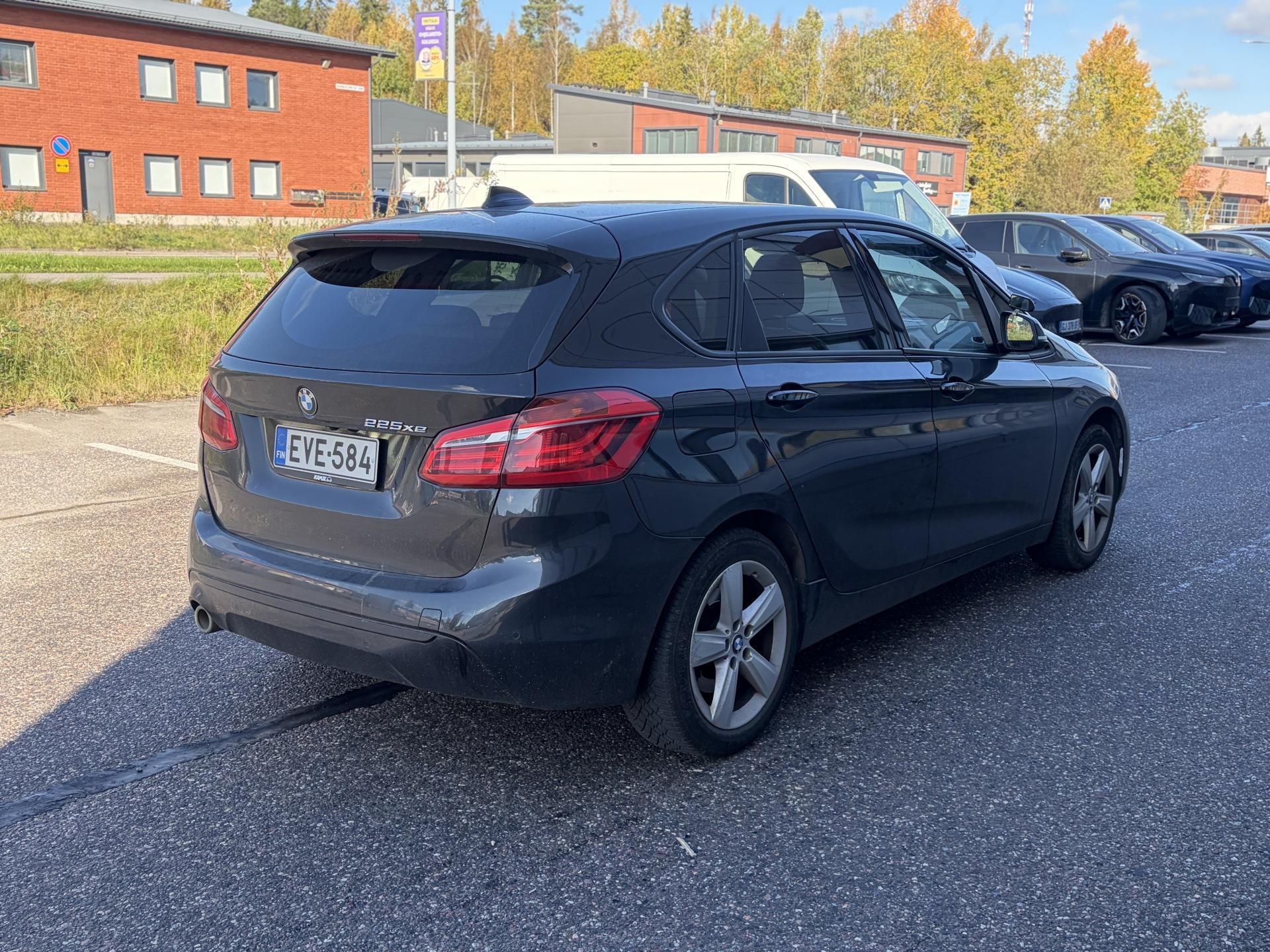 BMW 225 2019