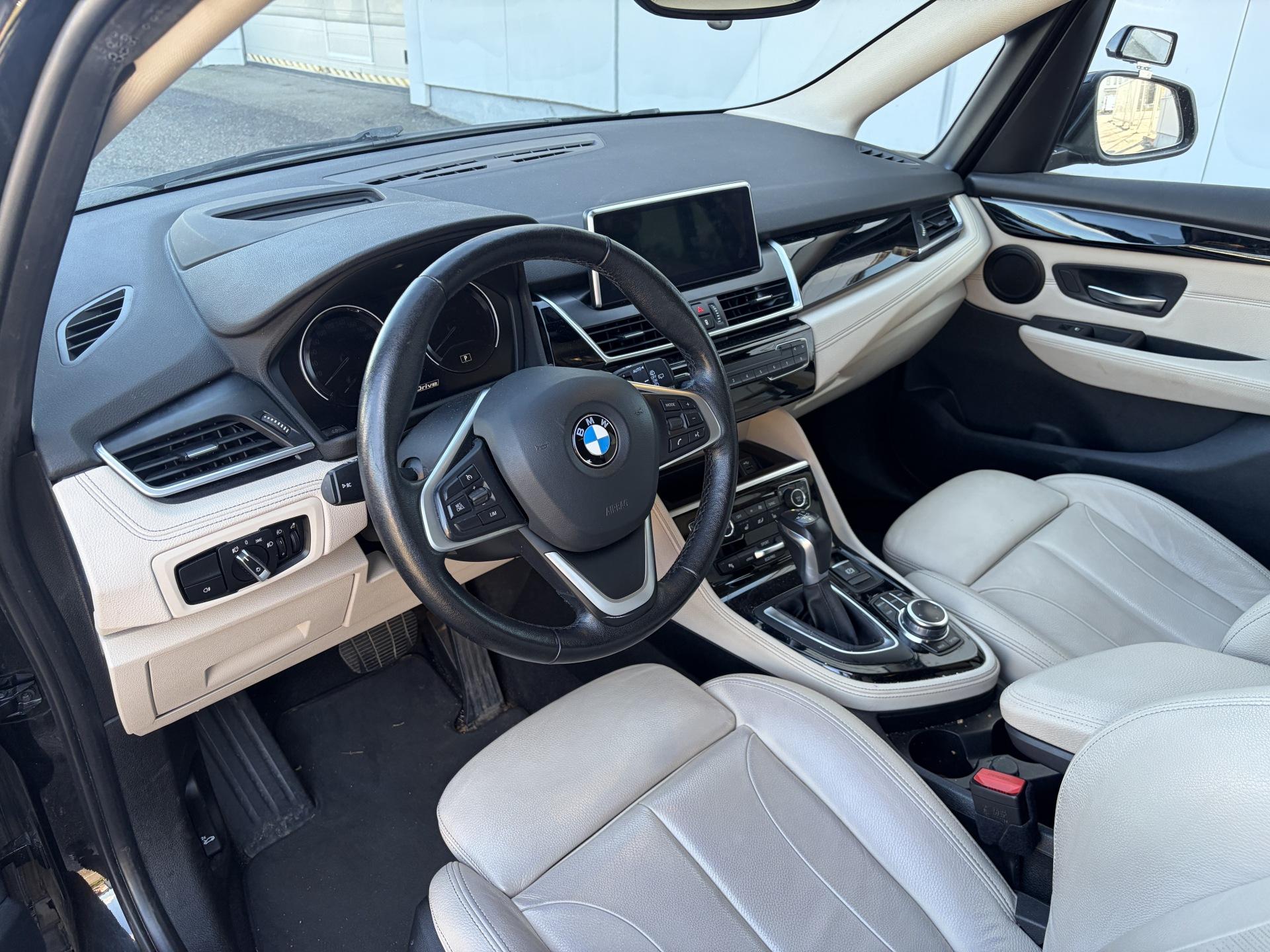 BMW 225 2019