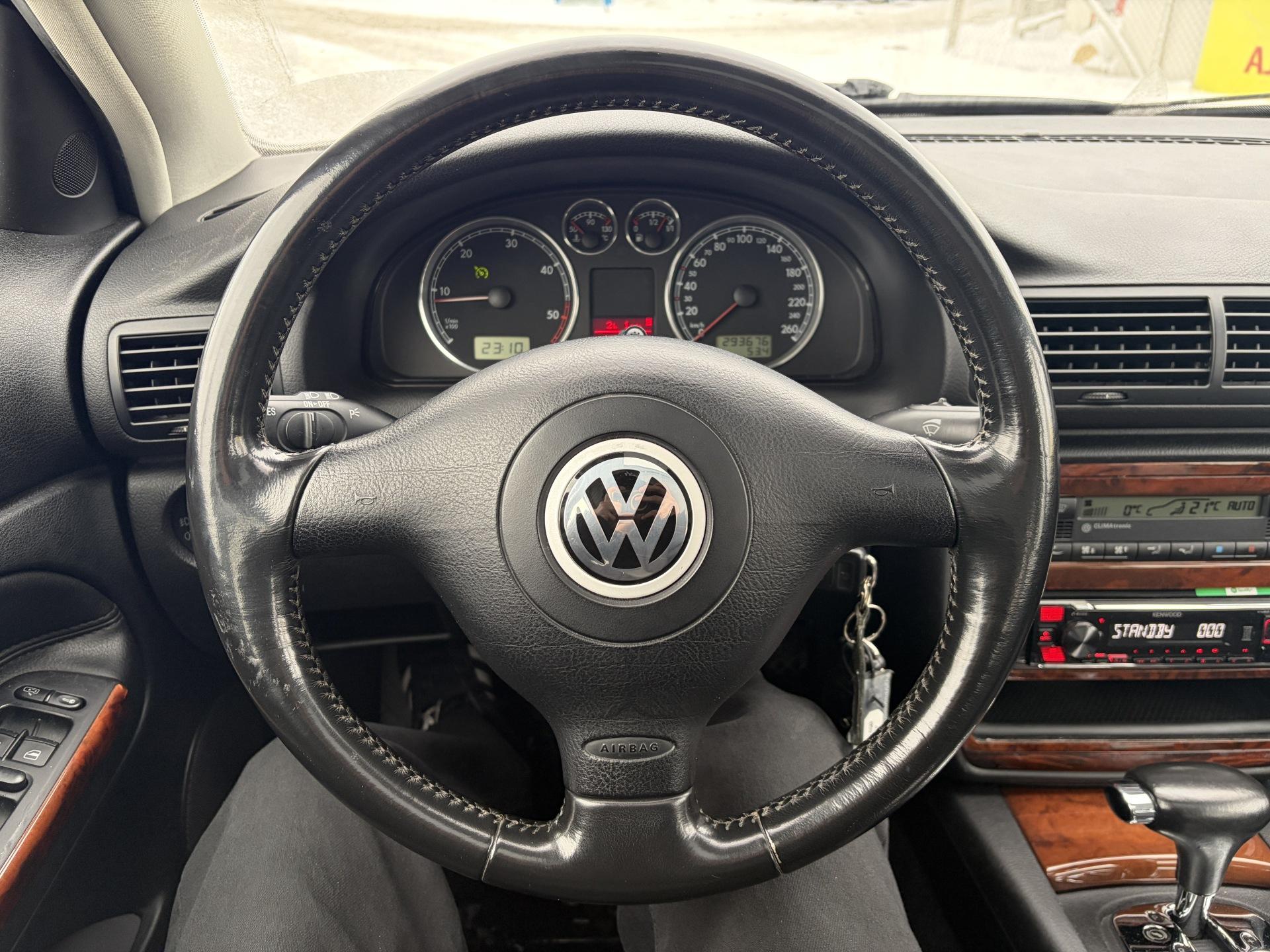 VOLKSWAGEN Passat 2001