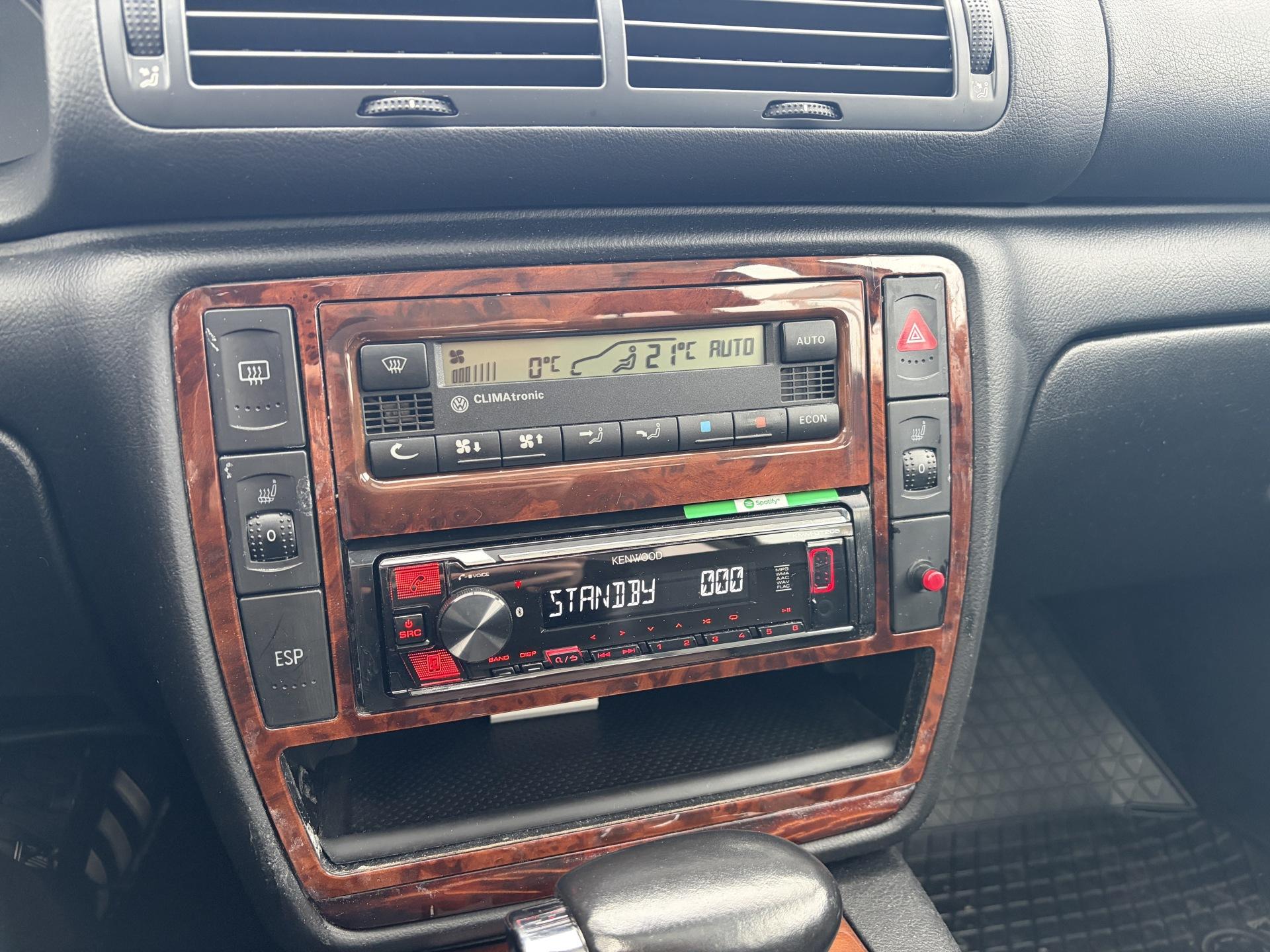 VOLKSWAGEN Passat 2001