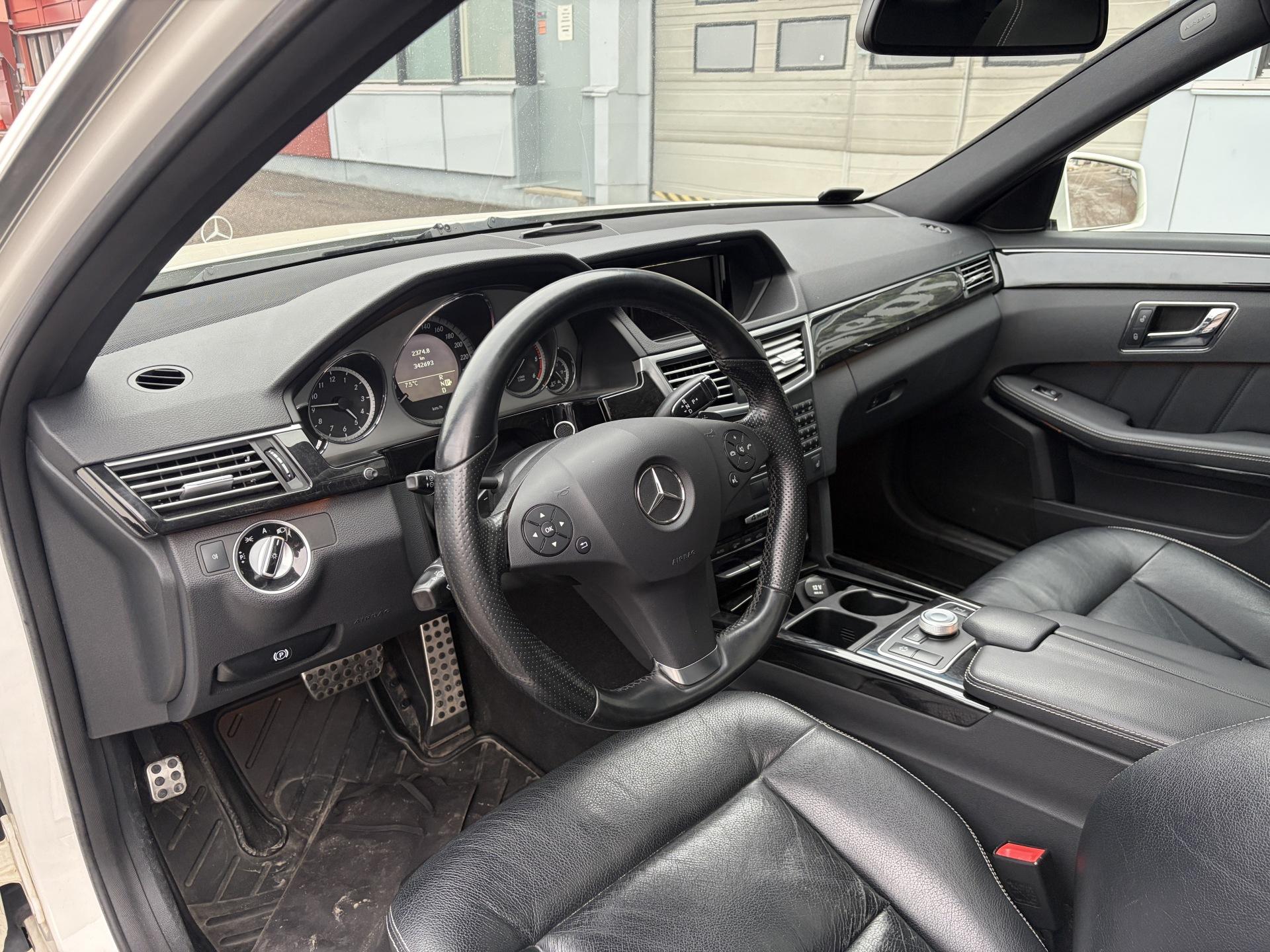 MERCEDES-BENZ E 2010