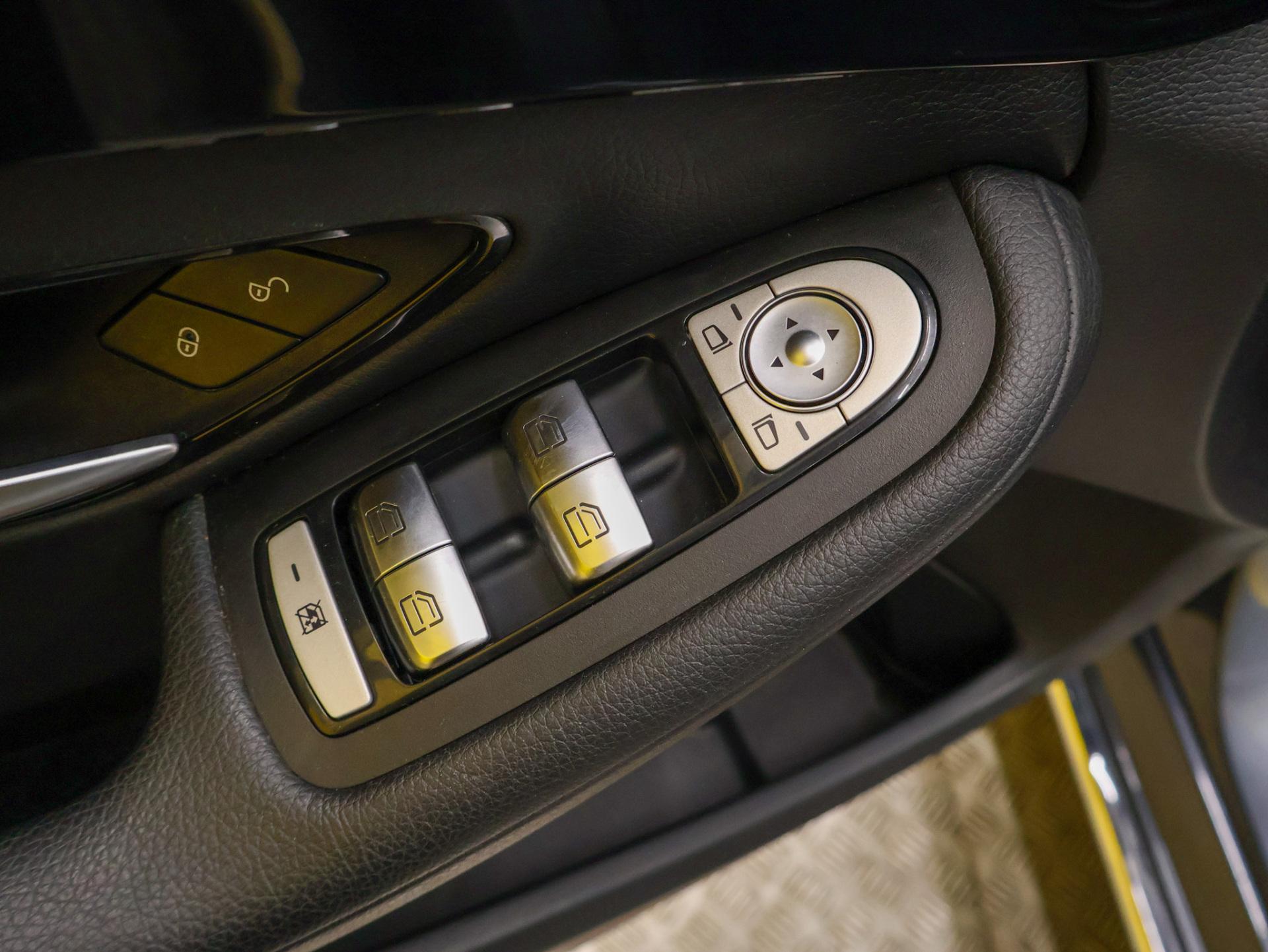 MERCEDES-BENZ C 2015