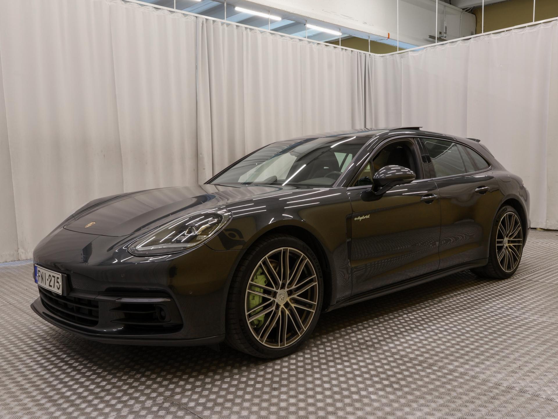 PORSCHE Panamera 2018