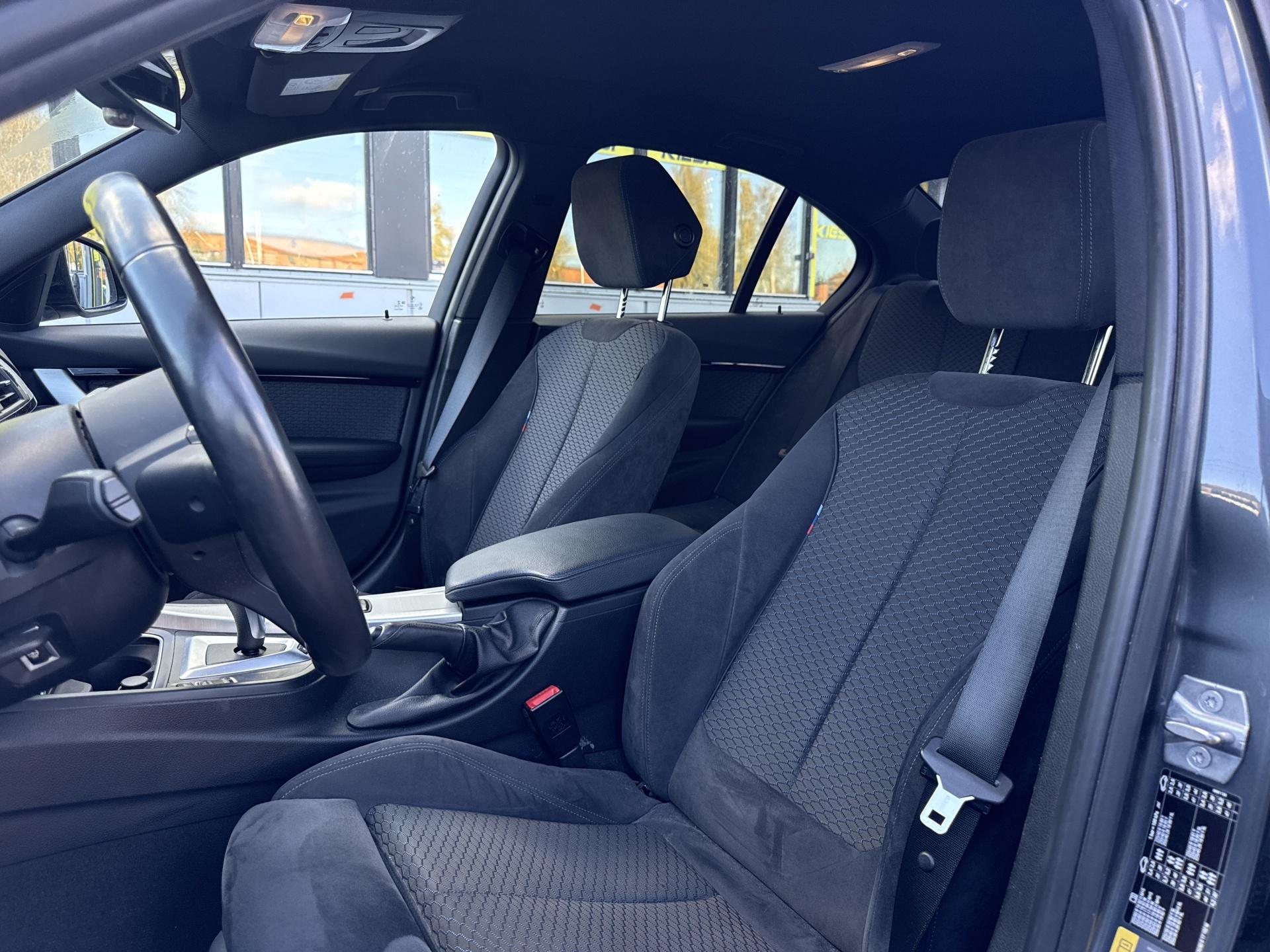 BMW 330 2018