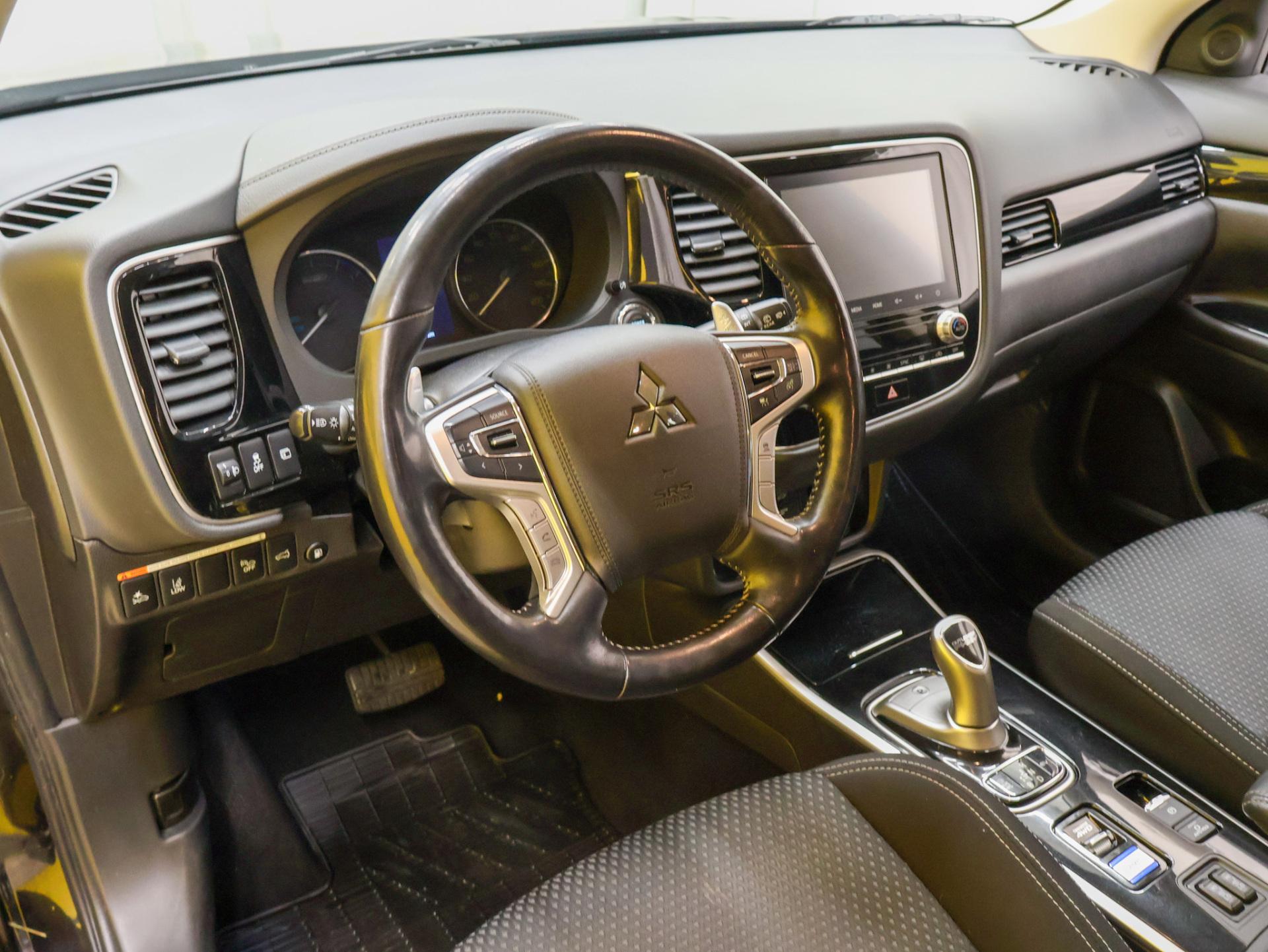 MITSUBISHI Outlander PHEV 2021