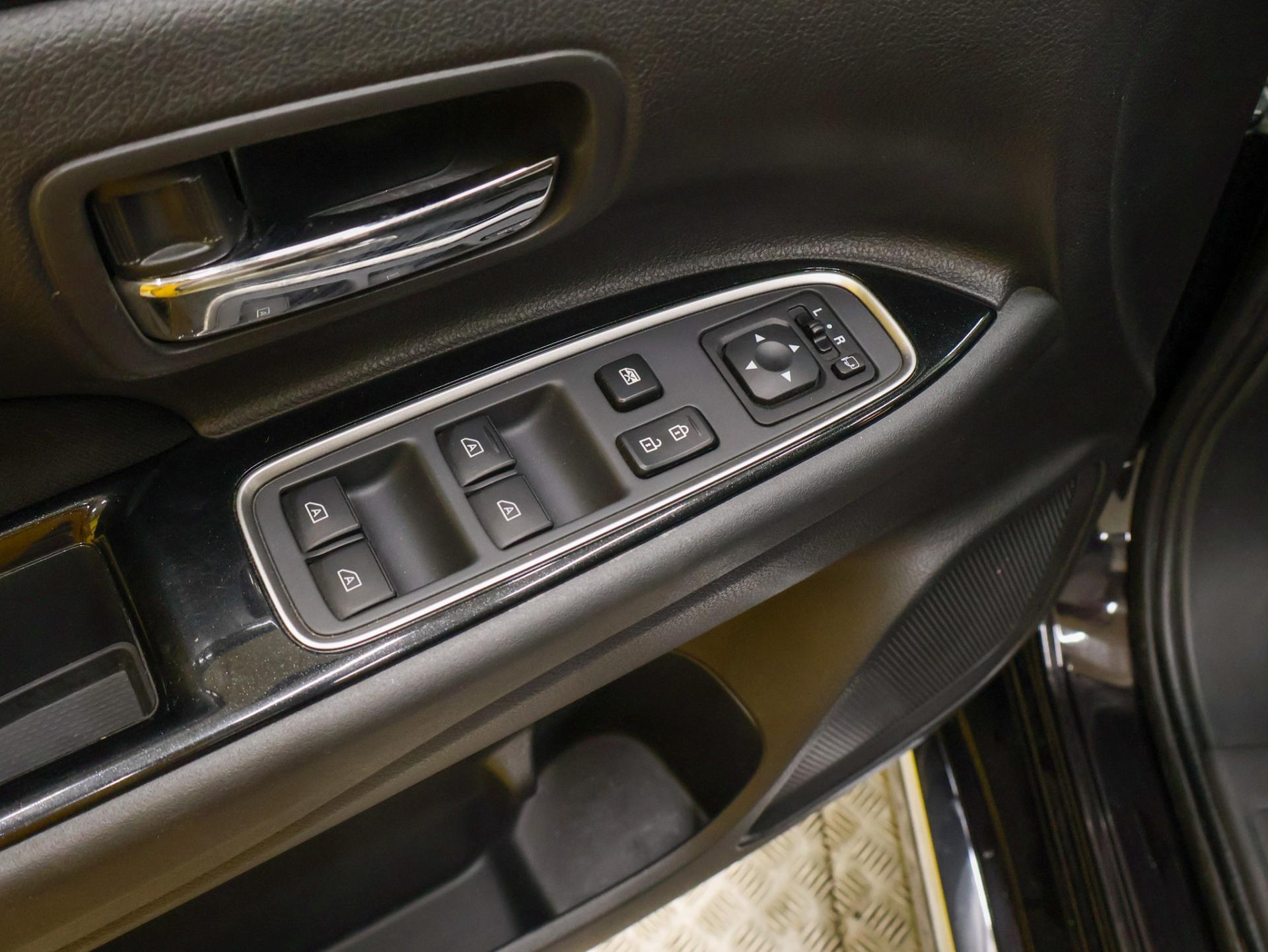 MITSUBISHI Outlander PHEV 2021