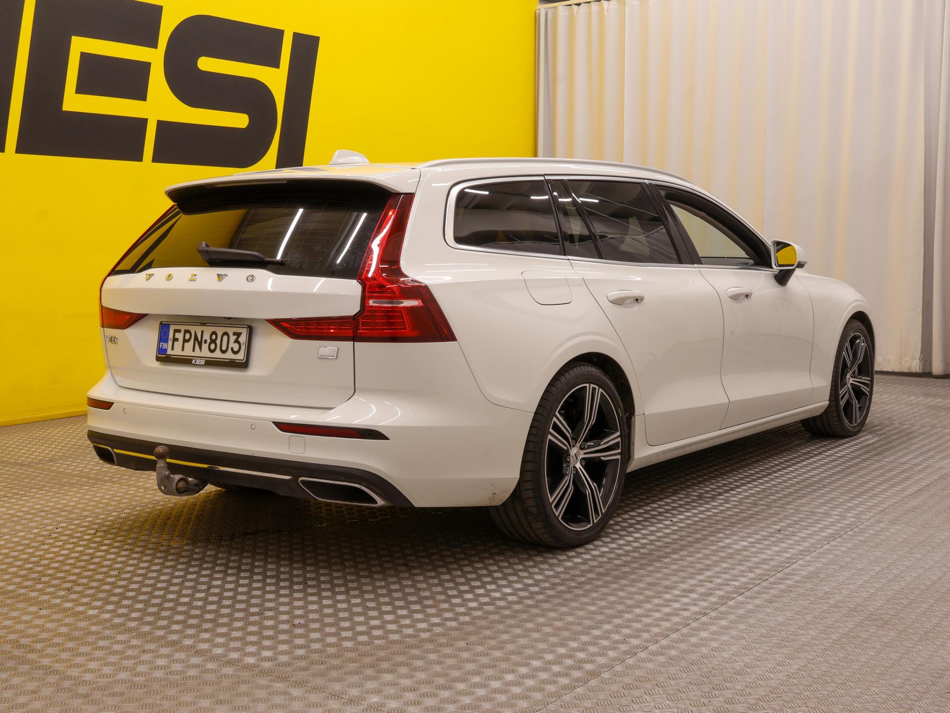 VOLVO V60 2021