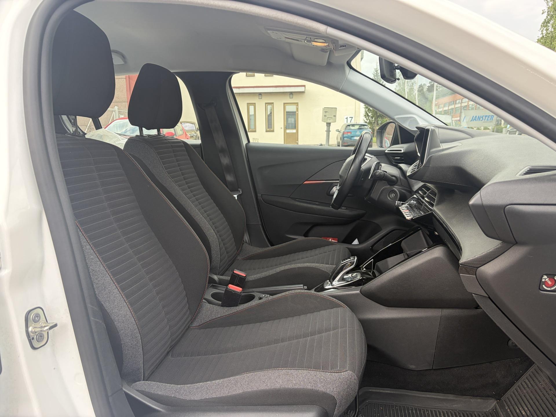 PEUGEOT 208 2020