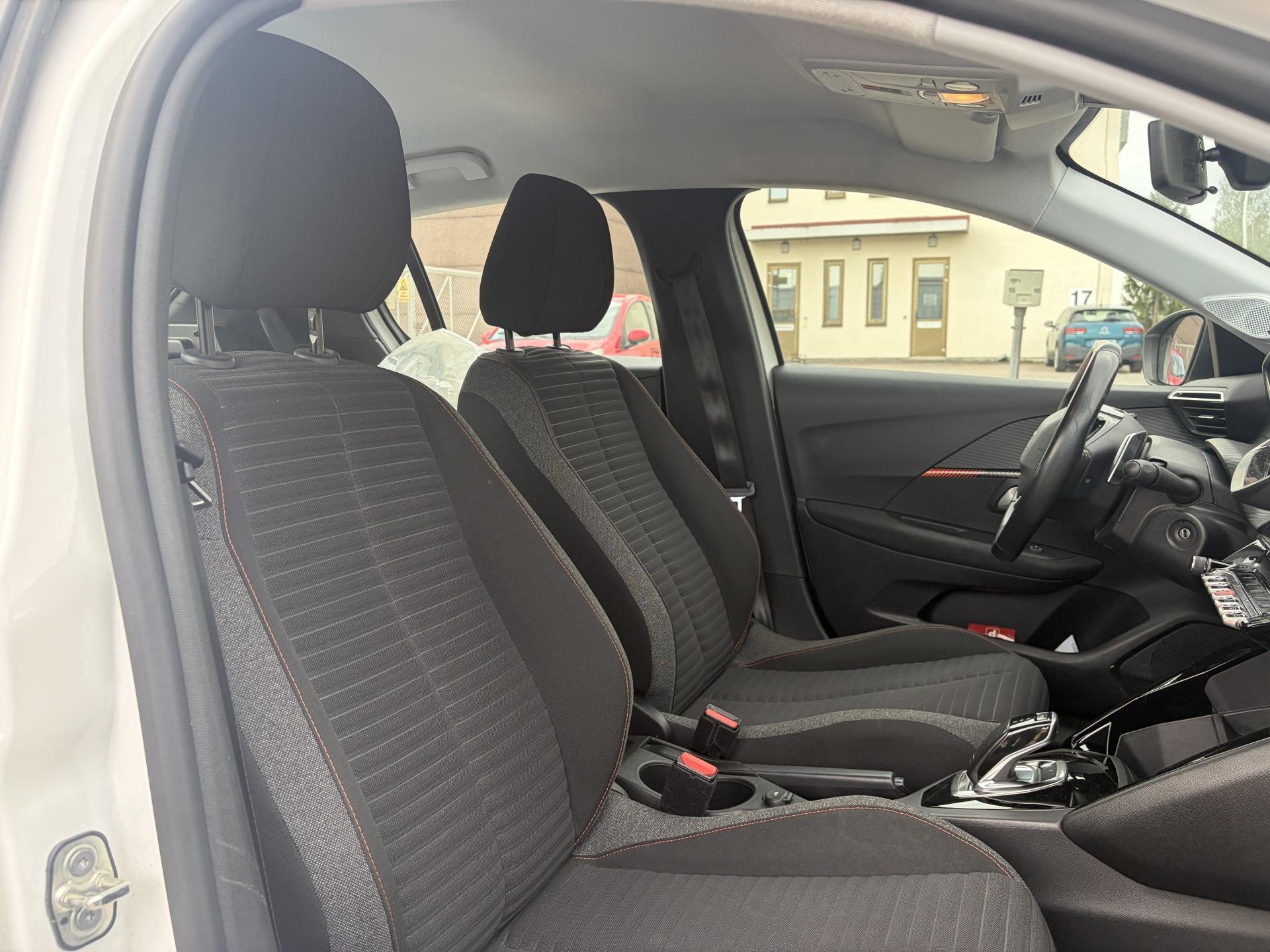 PEUGEOT 208 2020