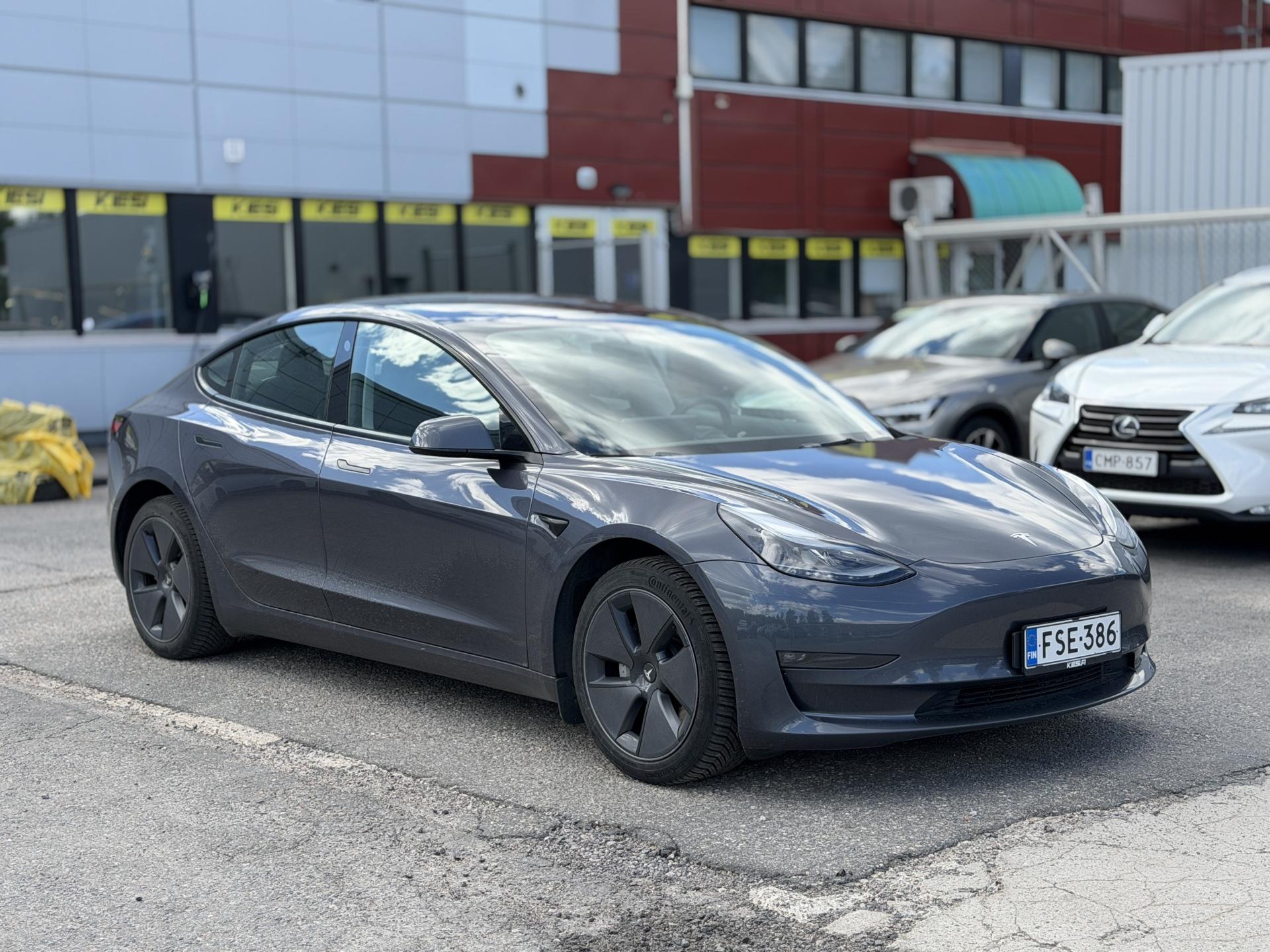 TESLA Model 3 2022